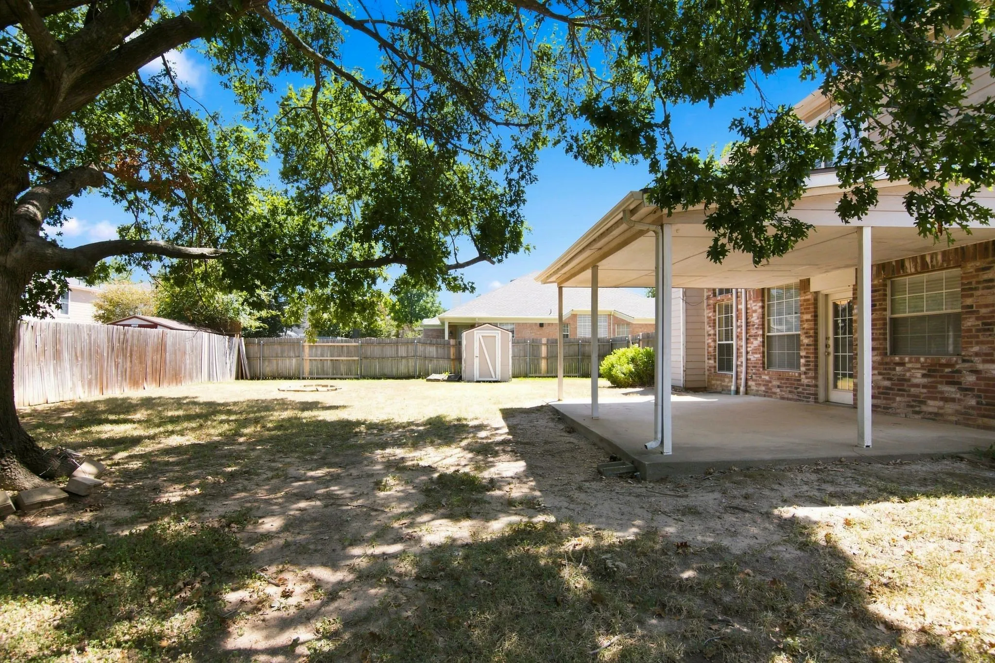 Single Family Residence For Rent in Tarrant County , 7212 Crabtree Lane, North Richland Hills, Texas 76182, 3 Bedroom, 3 Bathroom, 2 Garage spaces, 1,949 Sqft, built in 1994, mls#21291893, Real Estate Agent in North Richland Hills, Homes For Rent in Tarrant county, Homes For Rent in North Richland Hills, Realtor in North Richland Hills Texas, Real Estate Brokerage Independent Realty Texas, Luminita Cordes Realtor