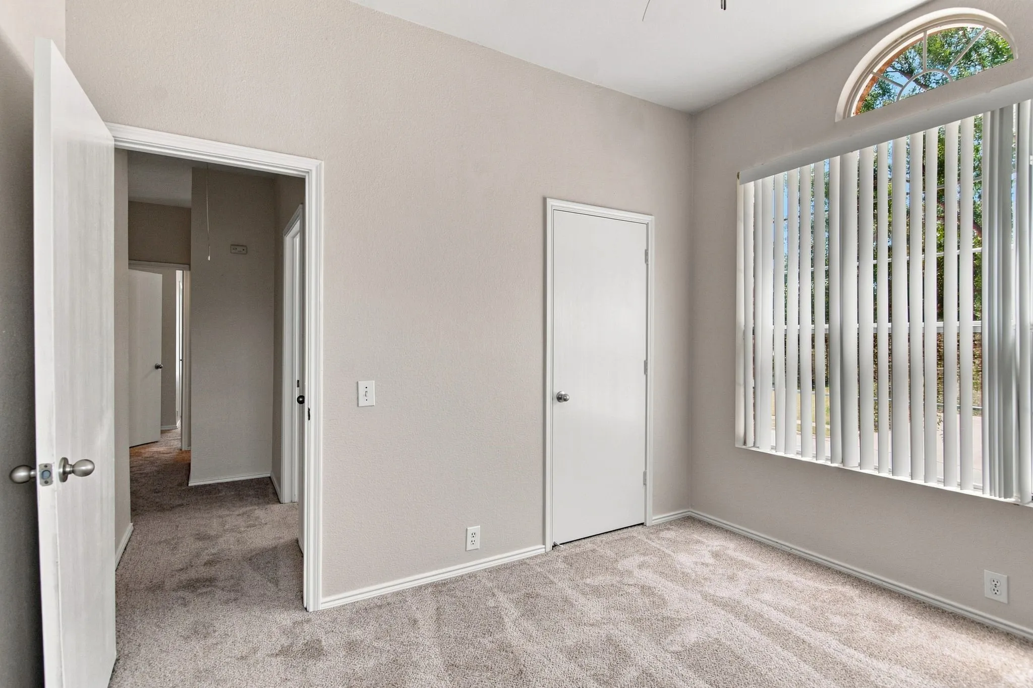 Single Family Residence For Rent in Tarrant County , 7212 Crabtree Lane, North Richland Hills, Texas 76182, 3 Bedroom, 3 Bathroom, 2 Garage spaces, 1,949 Sqft, built in 1994, mls#21291893, Real Estate Agent in North Richland Hills, Homes For Rent in Tarrant county, Homes For Rent in North Richland Hills, Realtor in North Richland Hills Texas, Real Estate Brokerage Independent Realty Texas, Luminita Cordes Realtor