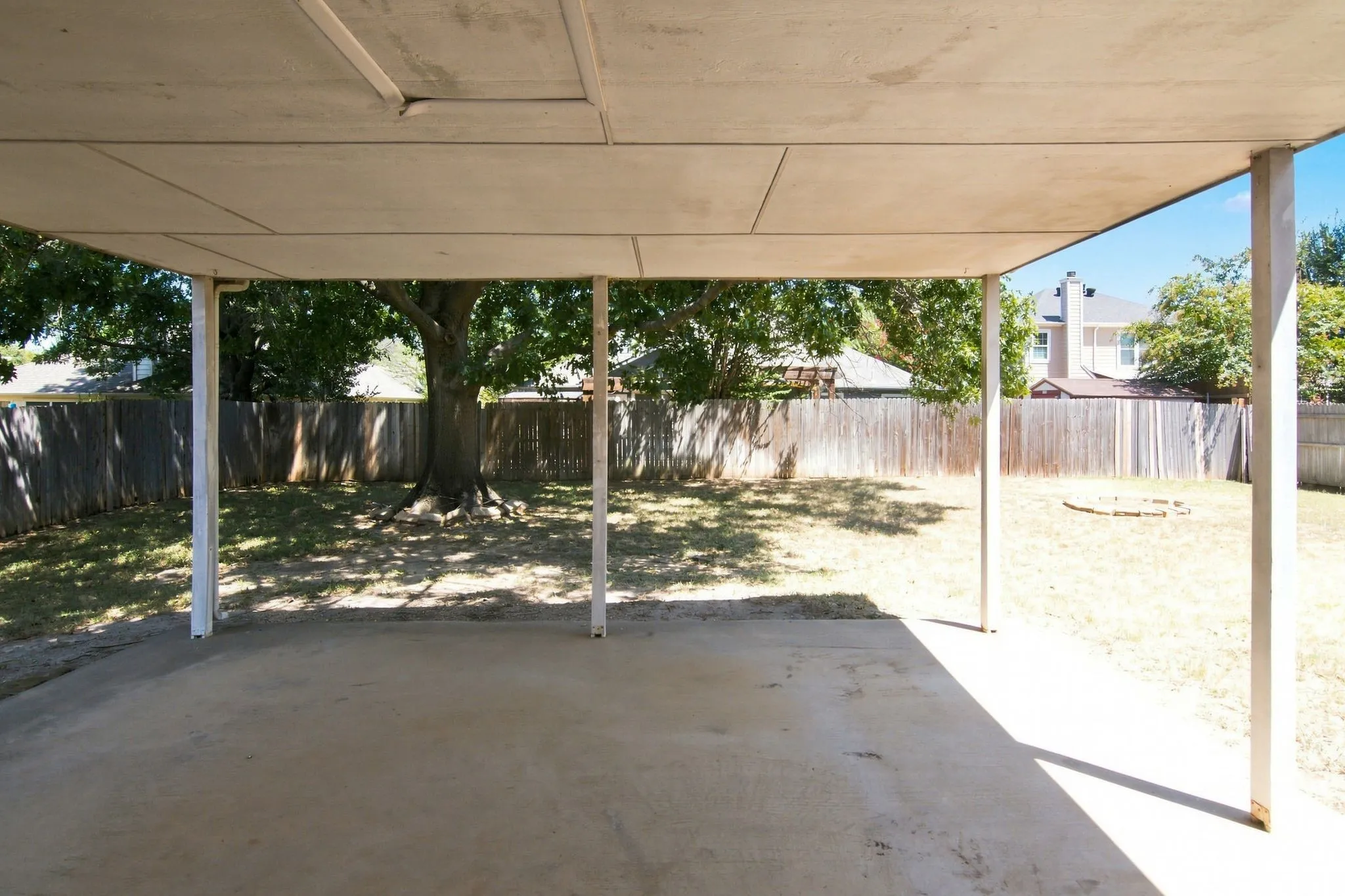Single Family Residence For Rent in Tarrant County , 7212 Crabtree Lane, North Richland Hills, Texas 76182, 3 Bedroom, 3 Bathroom, 2 Garage spaces, 1,949 Sqft, built in 1994, mls#21291893, Real Estate Agent in North Richland Hills, Homes For Rent in Tarrant county, Homes For Rent in North Richland Hills, Realtor in North Richland Hills Texas, Real Estate Brokerage Independent Realty Texas, Luminita Cordes Realtor