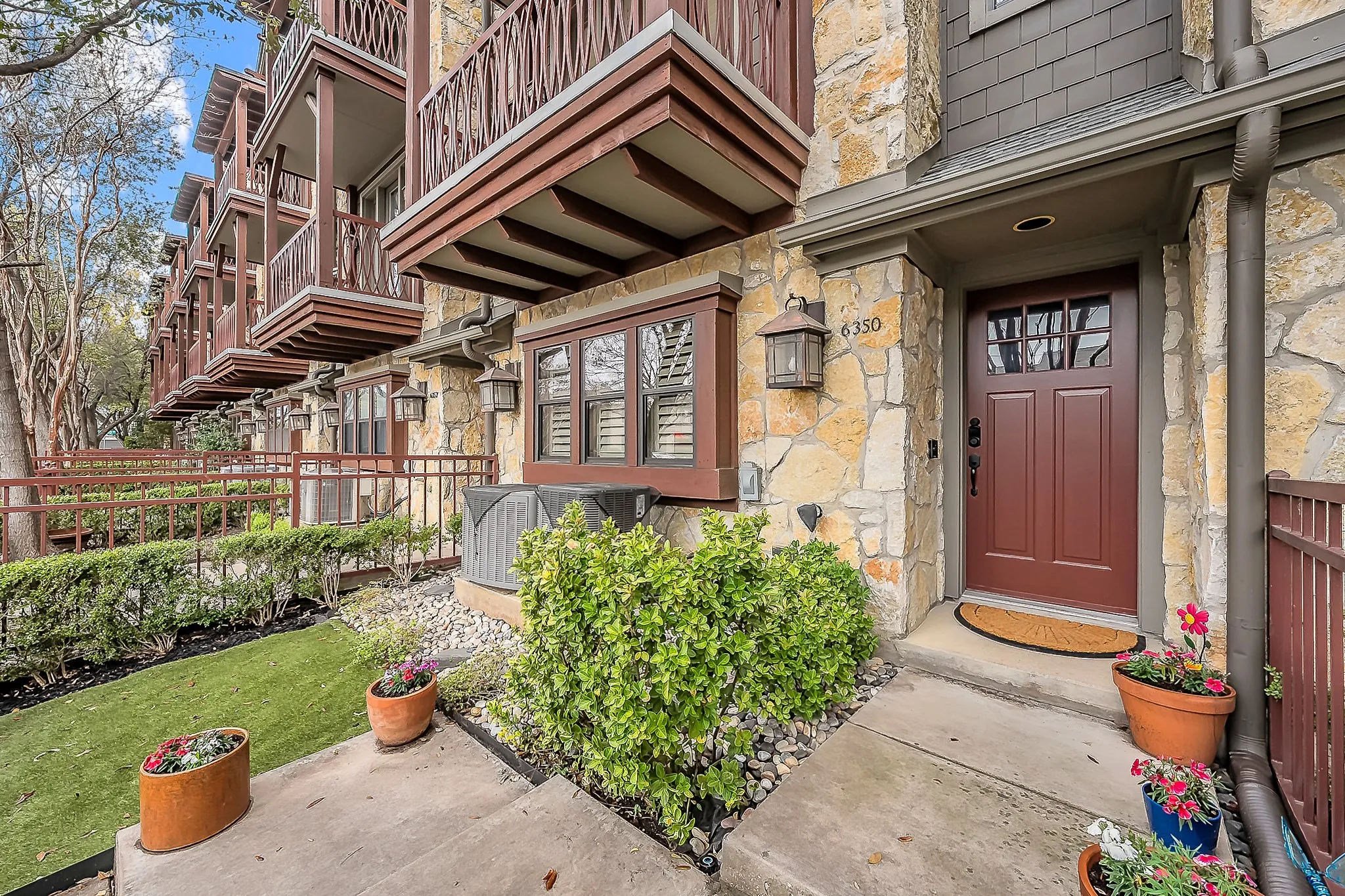 Townhouse For Rent in Dallas County , 6350 Oriole Drive, Dallas, Texas 75209, 3 Bedroom, 4 Bathroom, 2 Garage spaces, 1,948 Sqft, built in 2006, mls#21292120, Real Estate Agent in Dallas, Homes For Rent in Dallas county, Homes For Rent in Dallas, Realtor in Dallas Texas, Real Estate Brokerage Independent Realty Texas, Luminita Cordes Realtor