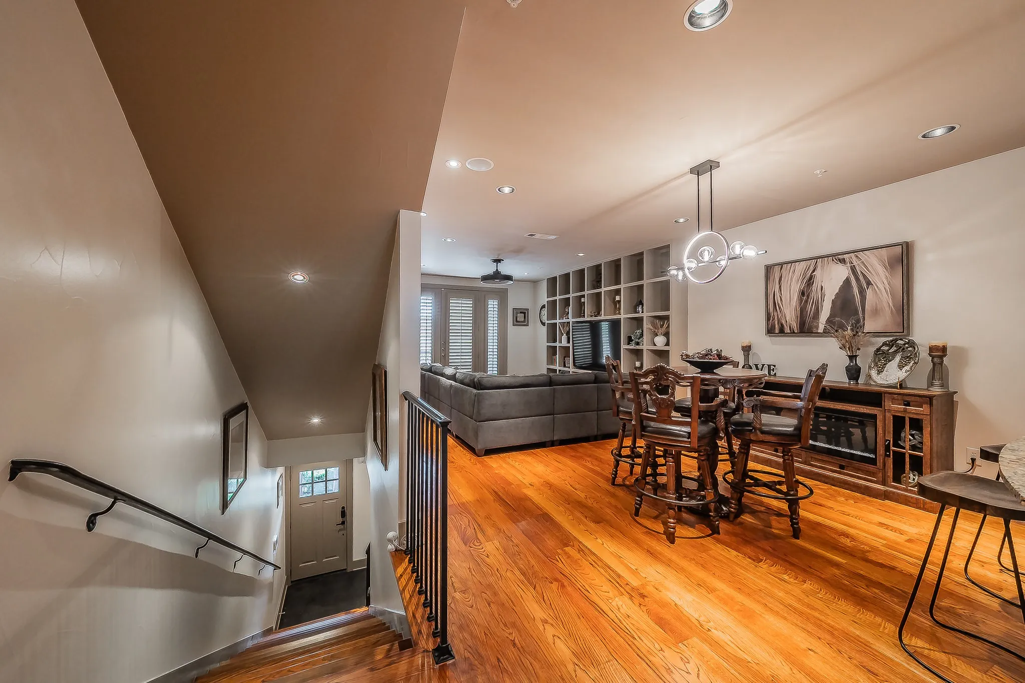 Townhouse For Rent in Dallas County , 6350 Oriole Drive, Dallas, Texas 75209, 3 Bedroom, 4 Bathroom, 2 Garage spaces, 1,948 Sqft, built in 2006, mls#21292120, Real Estate Agent in Dallas, Homes For Rent in Dallas county, Homes For Rent in Dallas, Realtor in Dallas Texas, Real Estate Brokerage Independent Realty Texas, Luminita Cordes Realtor