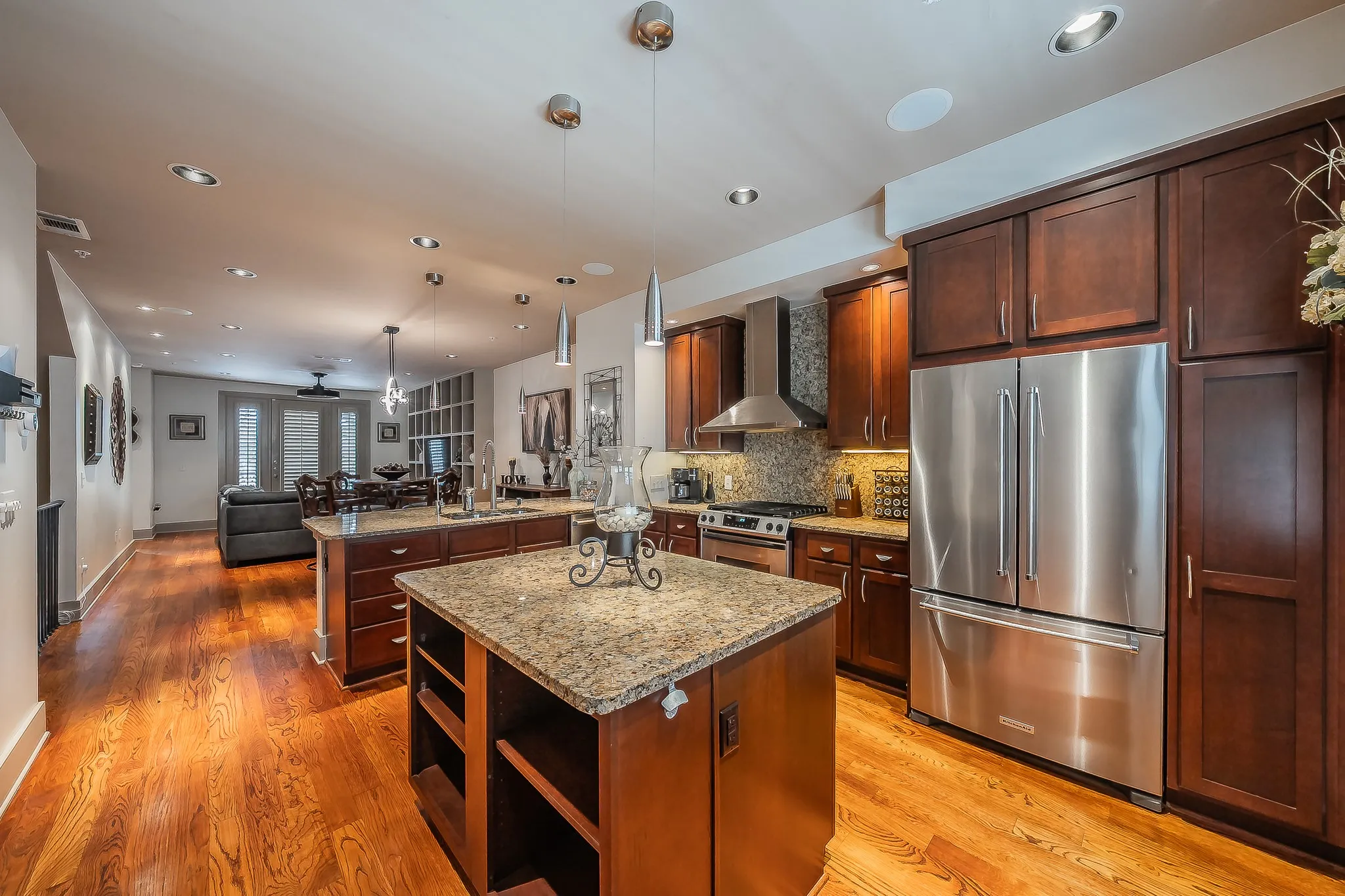 Townhouse For Rent in Dallas County , 6350 Oriole Drive, Dallas, Texas 75209, 3 Bedroom, 4 Bathroom, 2 Garage spaces, 1,948 Sqft, built in 2006, mls#21292120, Real Estate Agent in Dallas, Homes For Rent in Dallas county, Homes For Rent in Dallas, Realtor in Dallas Texas, Real Estate Brokerage Independent Realty Texas, Luminita Cordes Realtor