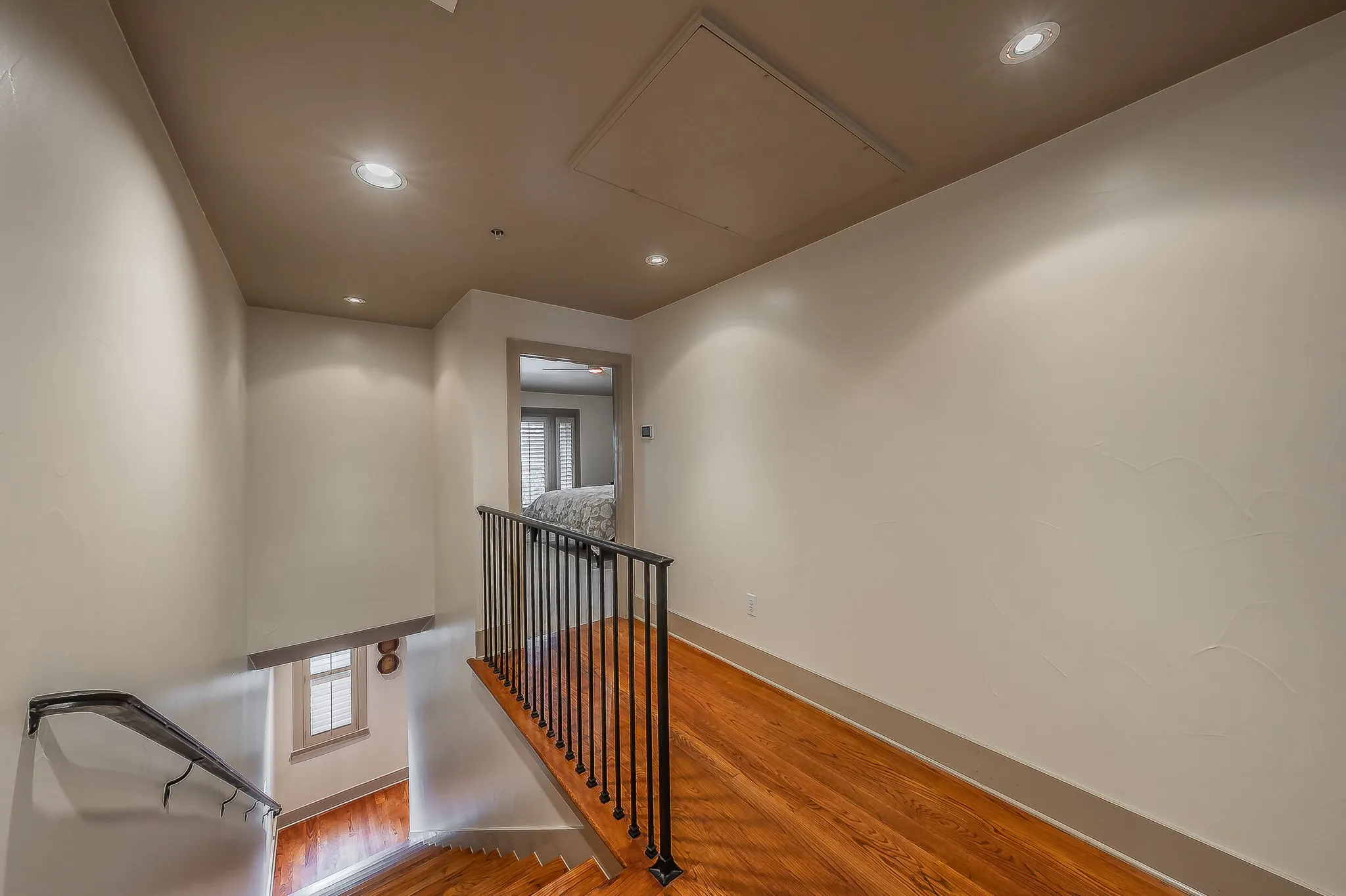 Townhouse For Rent in Dallas County , 6350 Oriole Drive, Dallas, Texas 75209, 3 Bedroom, 4 Bathroom, 2 Garage spaces, 1,948 Sqft, built in 2006, mls#21292120, Real Estate Agent in Dallas, Homes For Rent in Dallas county, Homes For Rent in Dallas, Realtor in Dallas Texas, Real Estate Brokerage Independent Realty Texas, Luminita Cordes Realtor