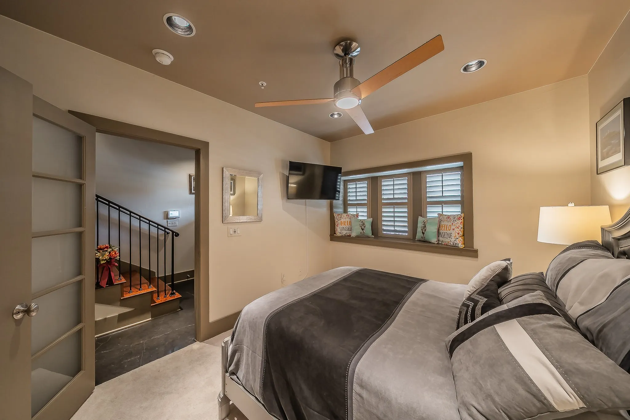 Townhouse For Rent in Dallas County , 6350 Oriole Drive, Dallas, Texas 75209, 3 Bedroom, 4 Bathroom, 2 Garage spaces, 1,948 Sqft, built in 2006, mls#21292120, Real Estate Agent in Dallas, Homes For Rent in Dallas county, Homes For Rent in Dallas, Realtor in Dallas Texas, Real Estate Brokerage Independent Realty Texas, Luminita Cordes Realtor