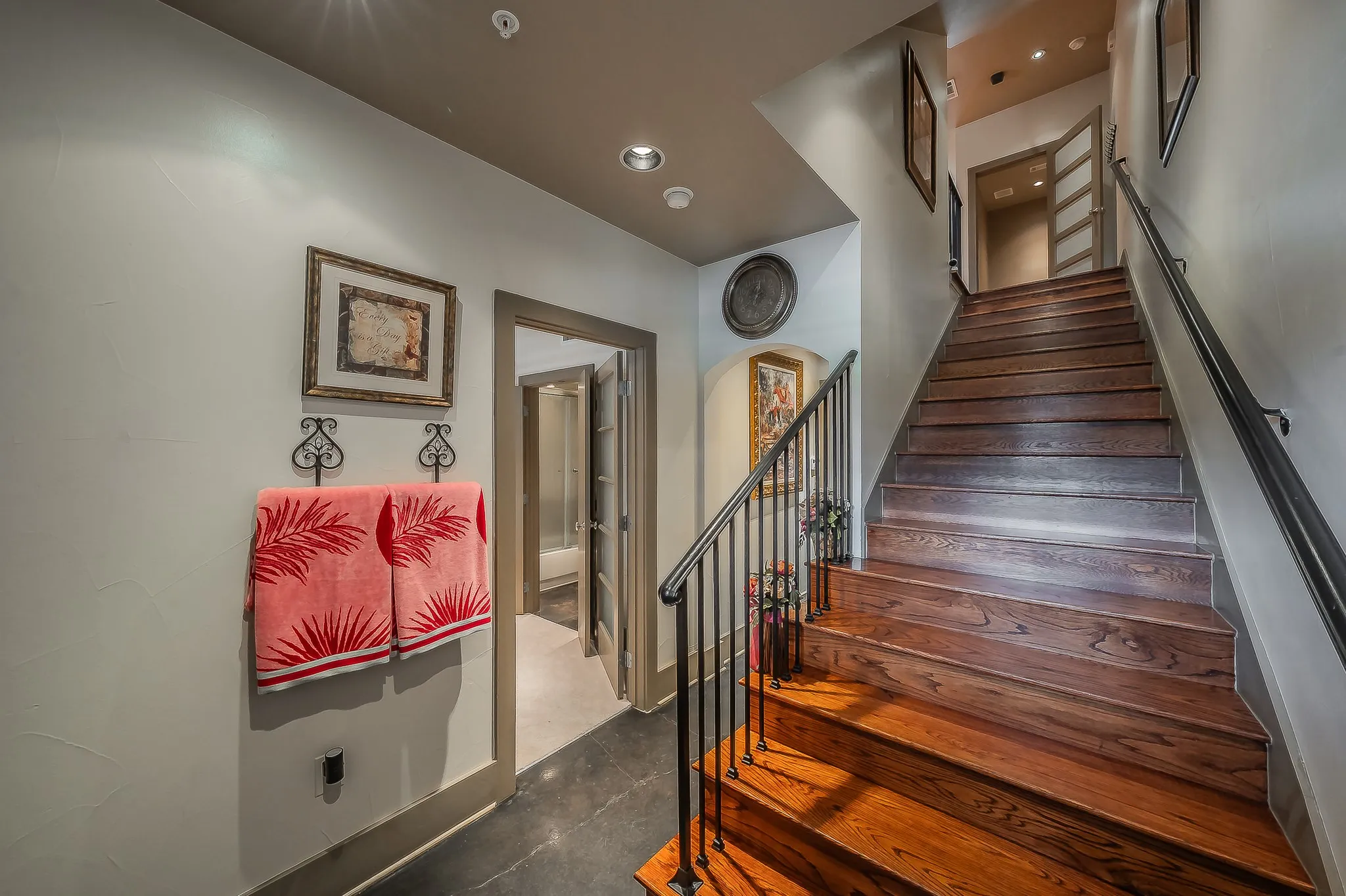 Townhouse For Rent in Dallas County , 6350 Oriole Drive, Dallas, Texas 75209, 3 Bedroom, 4 Bathroom, 2 Garage spaces, 1,948 Sqft, built in 2006, mls#21292120, Real Estate Agent in Dallas, Homes For Rent in Dallas county, Homes For Rent in Dallas, Realtor in Dallas Texas, Real Estate Brokerage Independent Realty Texas, Luminita Cordes Realtor