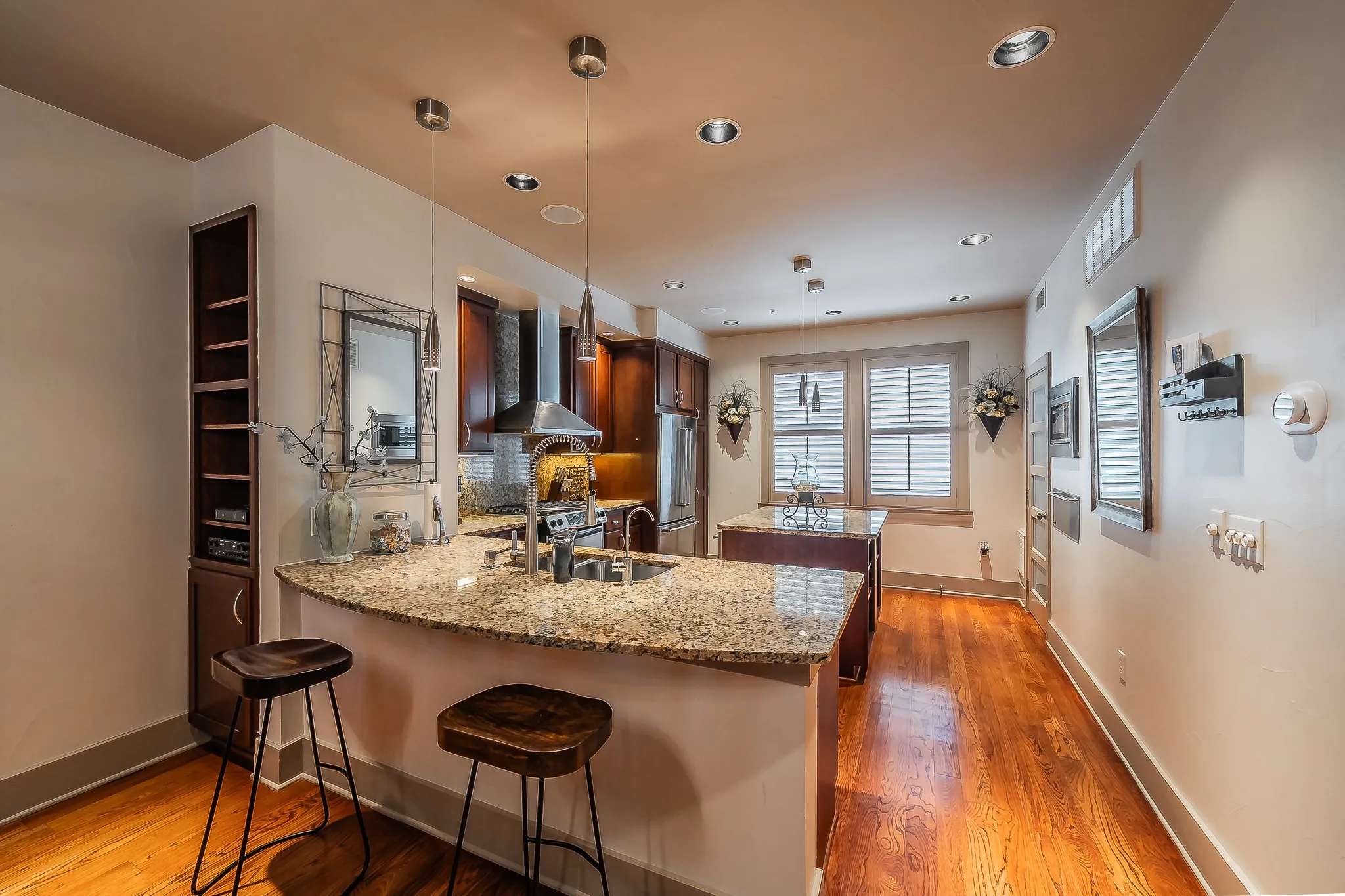 Townhouse For Rent in Dallas County , 6350 Oriole Drive, Dallas, Texas 75209, 3 Bedroom, 4 Bathroom, 2 Garage spaces, 1,948 Sqft, built in 2006, mls#21292120, Real Estate Agent in Dallas, Homes For Rent in Dallas county, Homes For Rent in Dallas, Realtor in Dallas Texas, Real Estate Brokerage Independent Realty Texas, Luminita Cordes Realtor