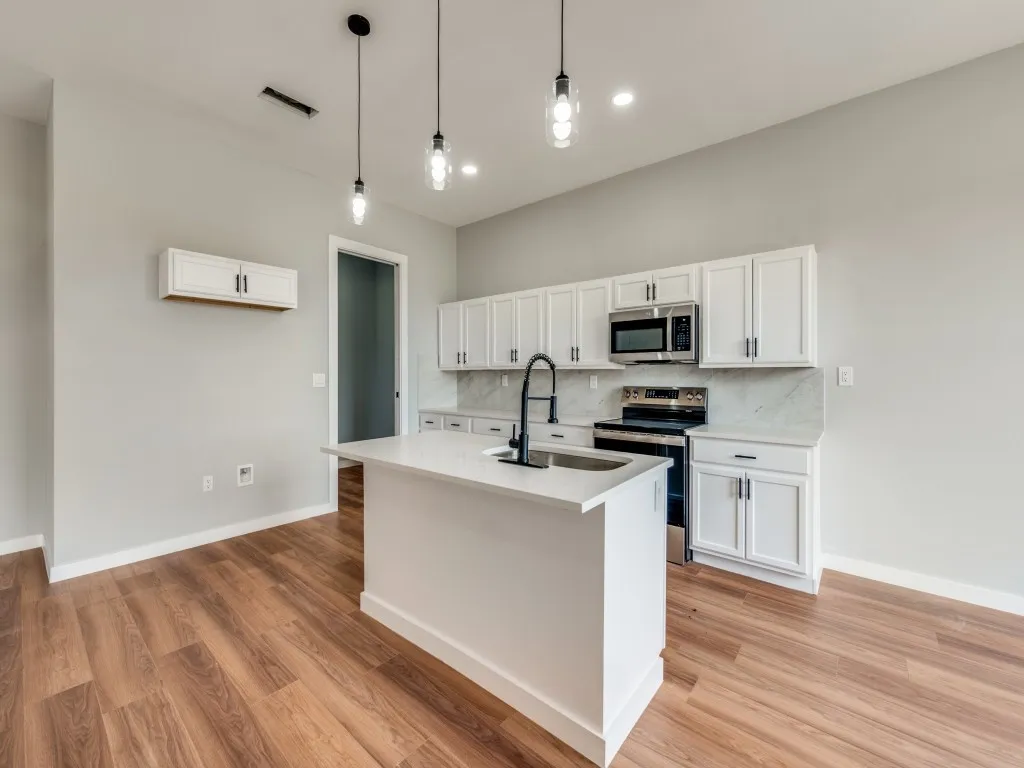 Single Family Residence For Sale in Comanche County , 856 Buck Board Drive, De Leon, Texas 76444, 3 Bedroom, 2 Bathroom, 2 Garage spaces, 1,667 Sqft, built in 2025, mls#21292114, Real Estate Agent in De Leon, Homes For Sale in Comanche county, Homes For Sale in De Leon, Realtor in De Leon Texas, Real Estate Brokerage Independent Realty Texas, Luminita Cordes Realtor
