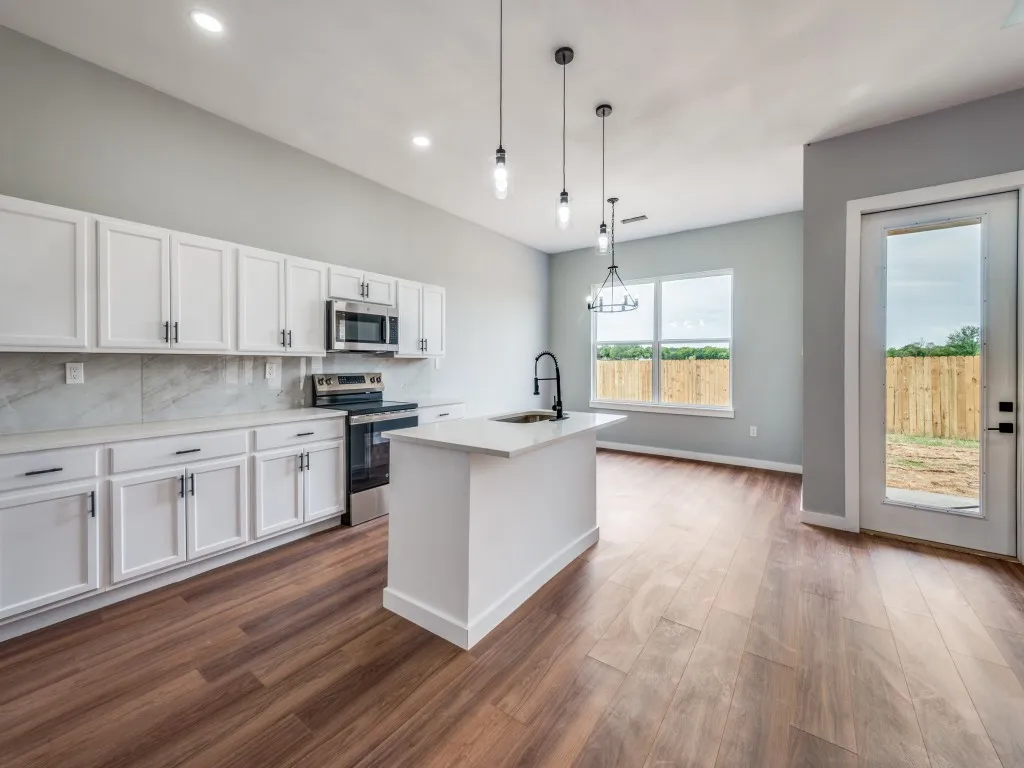 Single Family Residence For Sale in Comanche County , 856 Buck Board Drive, De Leon, Texas 76444, 3 Bedroom, 2 Bathroom, 2 Garage spaces, 1,667 Sqft, built in 2025, mls#21292114, Real Estate Agent in De Leon, Homes For Sale in Comanche county, Homes For Sale in De Leon, Realtor in De Leon Texas, Real Estate Brokerage Independent Realty Texas, Luminita Cordes Realtor