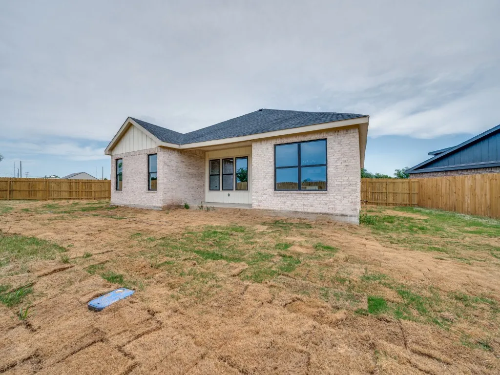 Single Family Residence For Sale in Comanche County , 856 Buck Board Drive, De Leon, Texas 76444, 3 Bedroom, 2 Bathroom, 2 Garage spaces, 1,667 Sqft, built in 2025, mls#21292114, Real Estate Agent in De Leon, Homes For Sale in Comanche county, Homes For Sale in De Leon, Realtor in De Leon Texas, Real Estate Brokerage Independent Realty Texas, Luminita Cordes Realtor