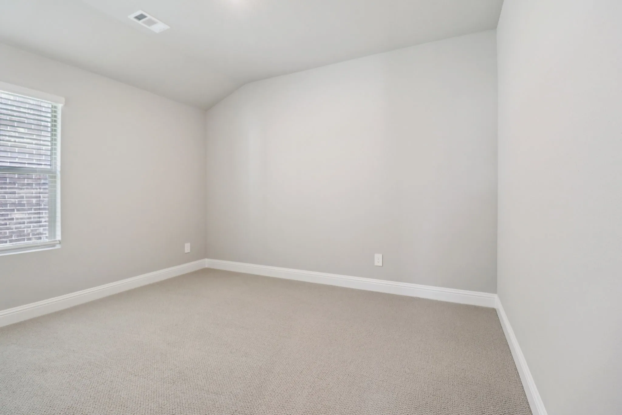  Photo is not of the actual home, but is an inspirational photo of builder’s model home and may depict options, furnishings, and/or decorator features that are not included.
