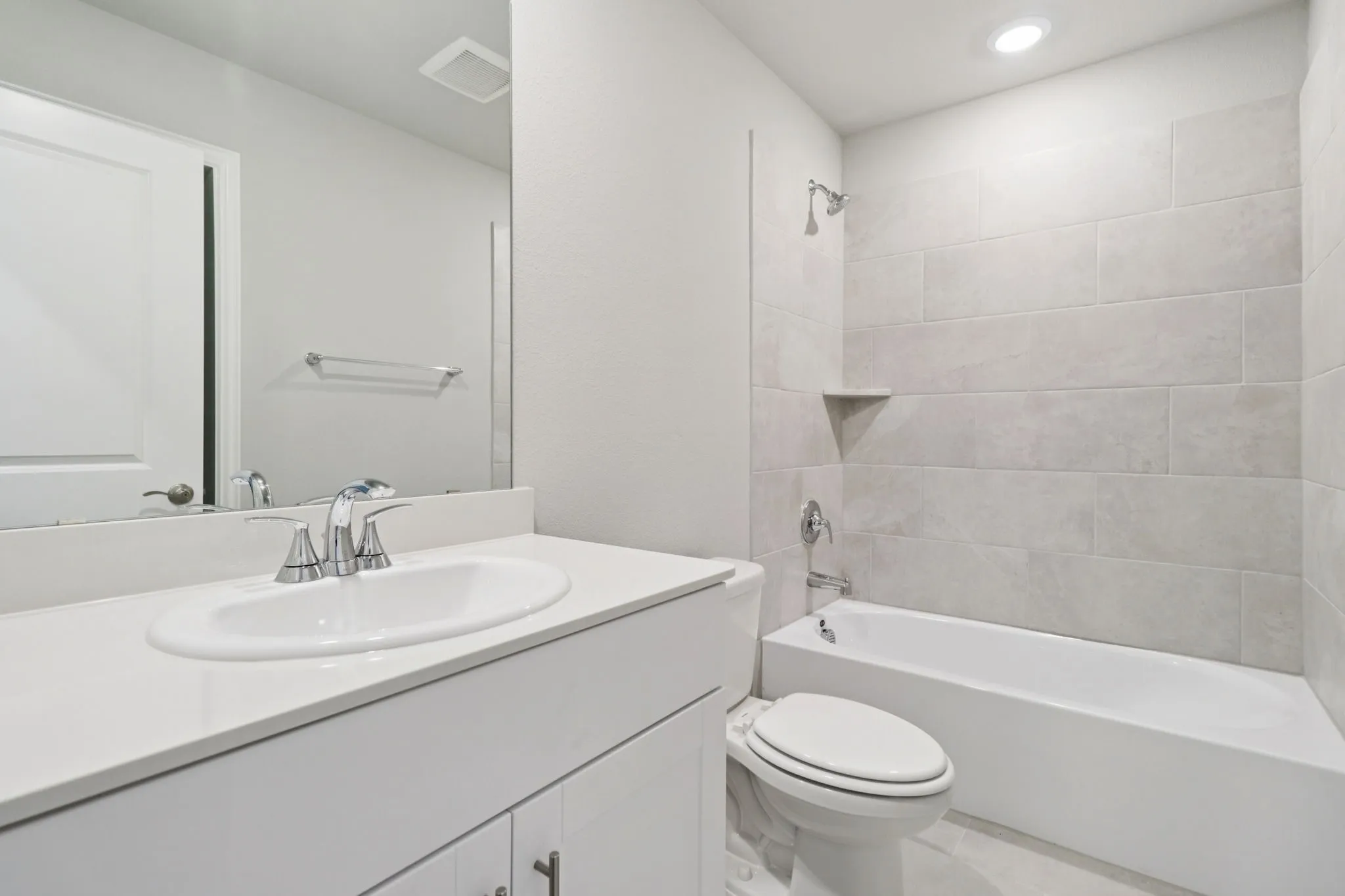  Photo is not of the actual home, but is an inspirational photo of builder’s model home and may depict options, furnishings, and/or decorator features that are not included.
