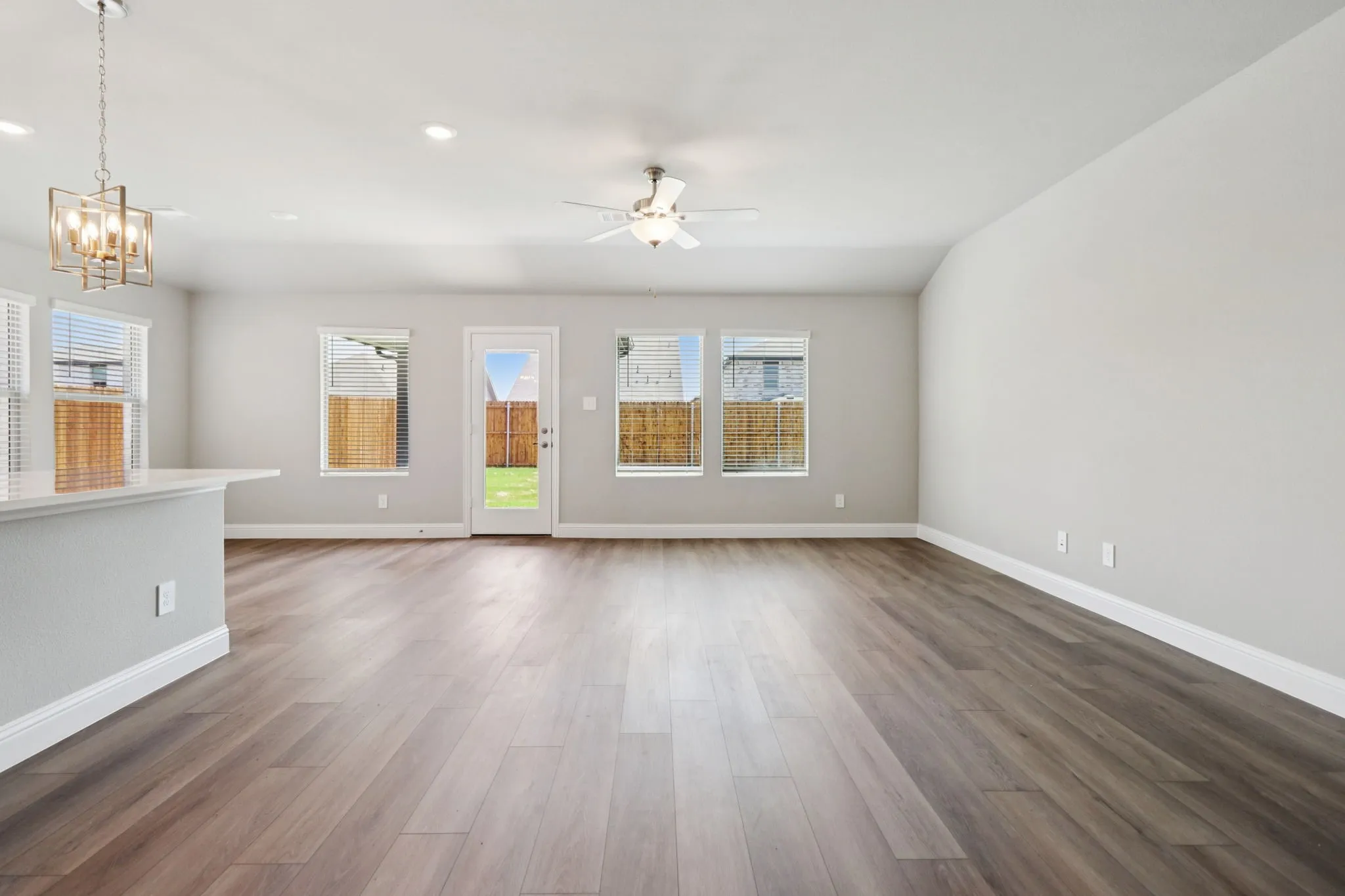  Photo is not of the actual home, but is an inspirational photo of builder’s model home and may depict options, furnishings, and/or decorator features that are not included.
