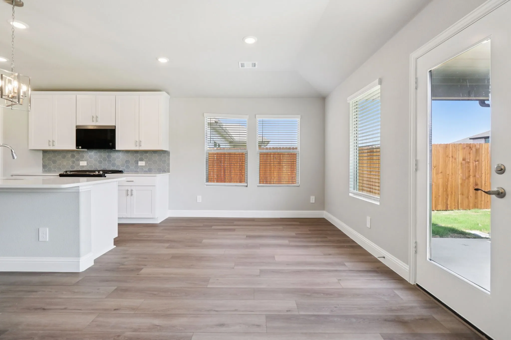  Photo is not of the actual home, but is an inspirational photo of builder’s model home and may depict options, furnishings, and/or decorator features that are not included.
