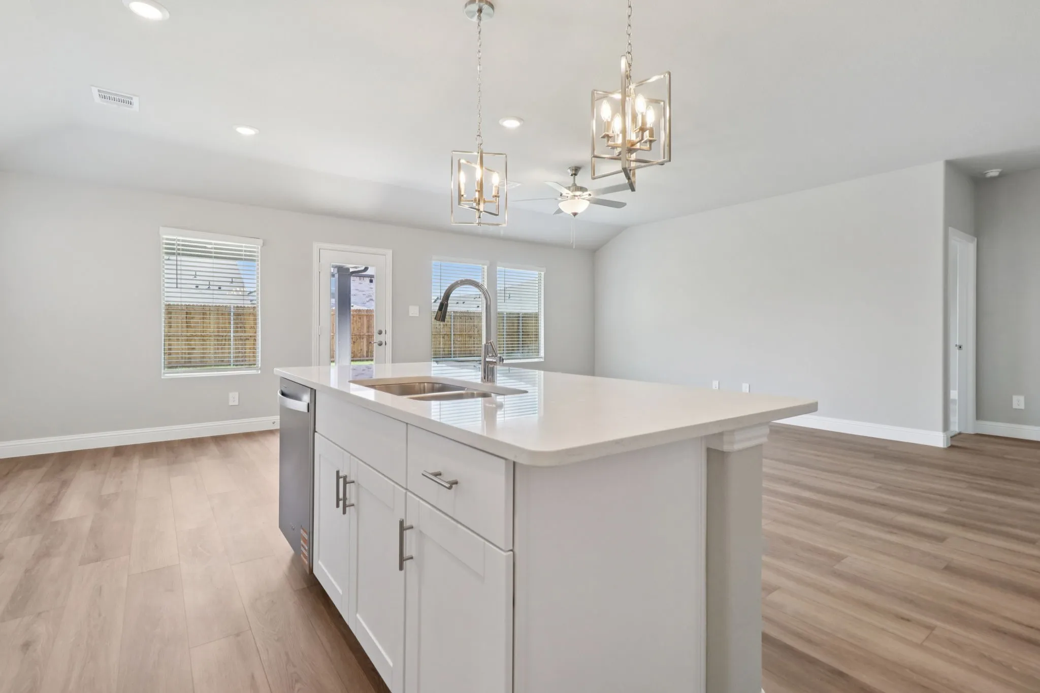 Photo is not of the actual home, but is an inspirational photo of builder’s model home and may depict options, furnishings, and/or decorator features that are not included.
