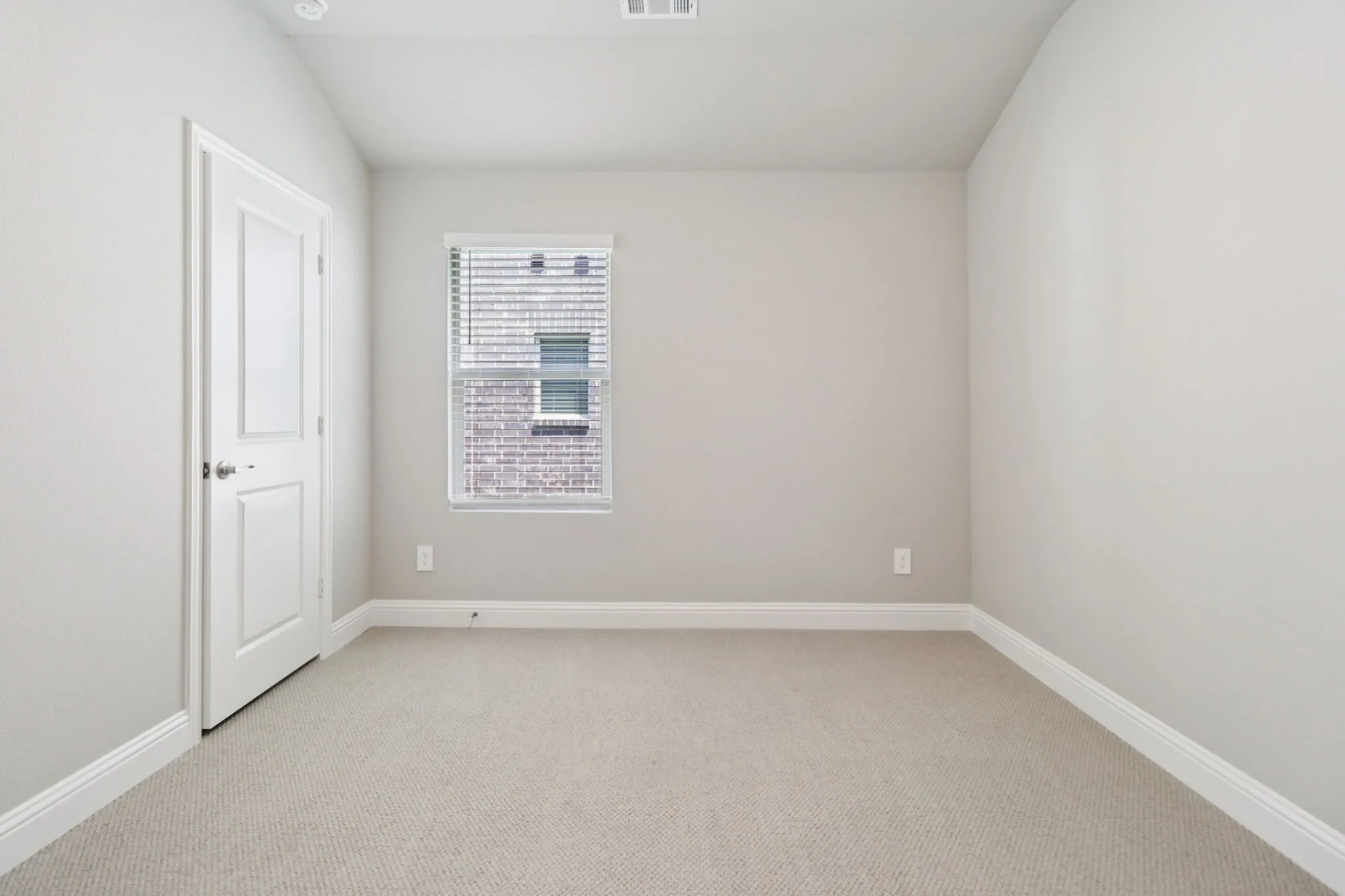  Photo is not of the actual home, but is an inspirational photo of builder’s model home and may depict options, furnishings, and/or decorator features that are not included.
