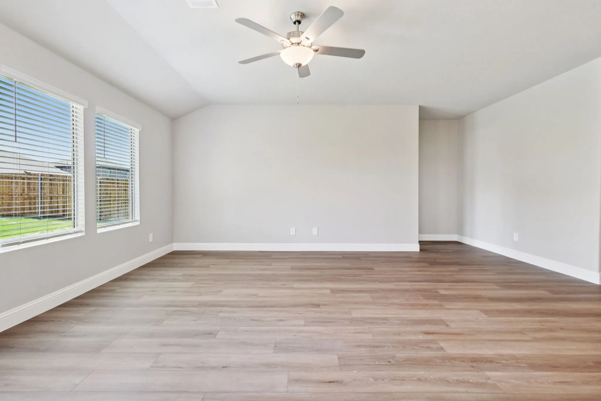  Photo is not of the actual home, but is an inspirational photo of builder’s model home and may depict options, furnishings, and/or decorator features that are not included.
