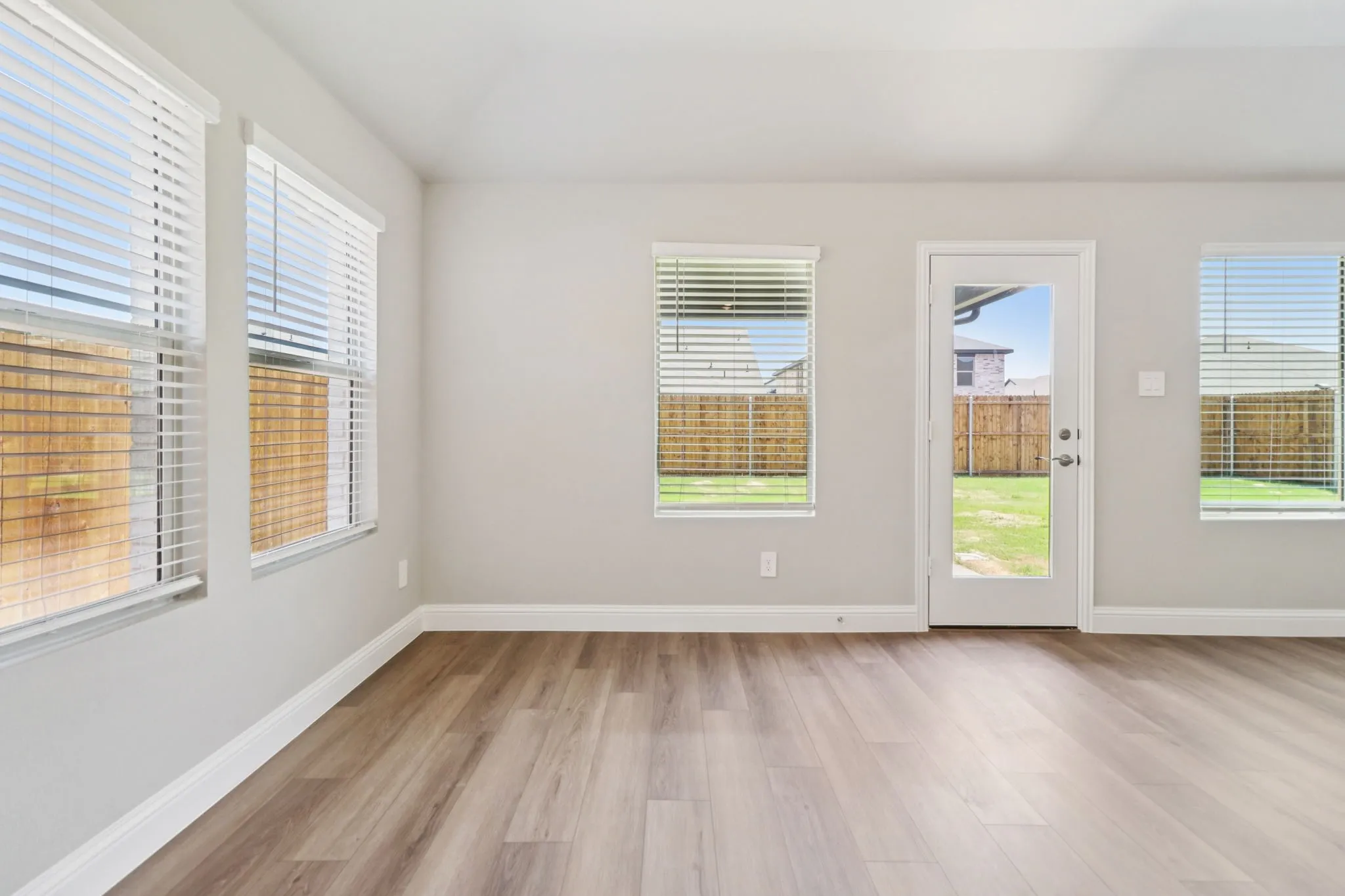  Photo is not of the actual home, but is an inspirational photo of builder’s model home and may depict options, furnishings, and/or decorator features that are not included.
