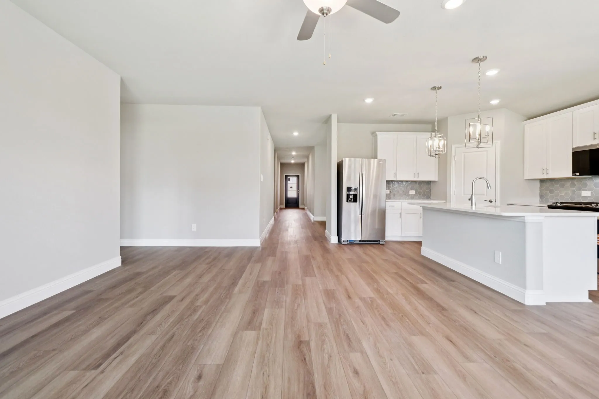  Photo is not of the actual home, but is an inspirational photo of builder’s model home and may depict options, furnishings, and/or decorator features that are not included.
