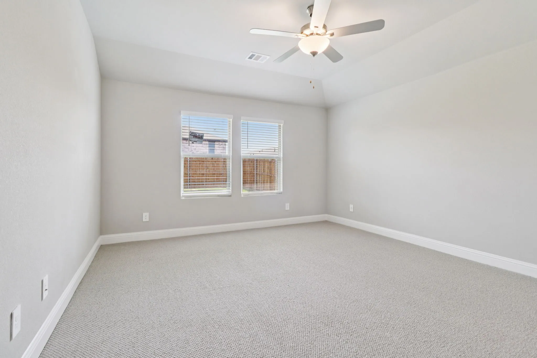  Photo is not of the actual home, but is an inspirational photo of builder’s model home and may depict options, furnishings, and/or decorator features that are not included.

