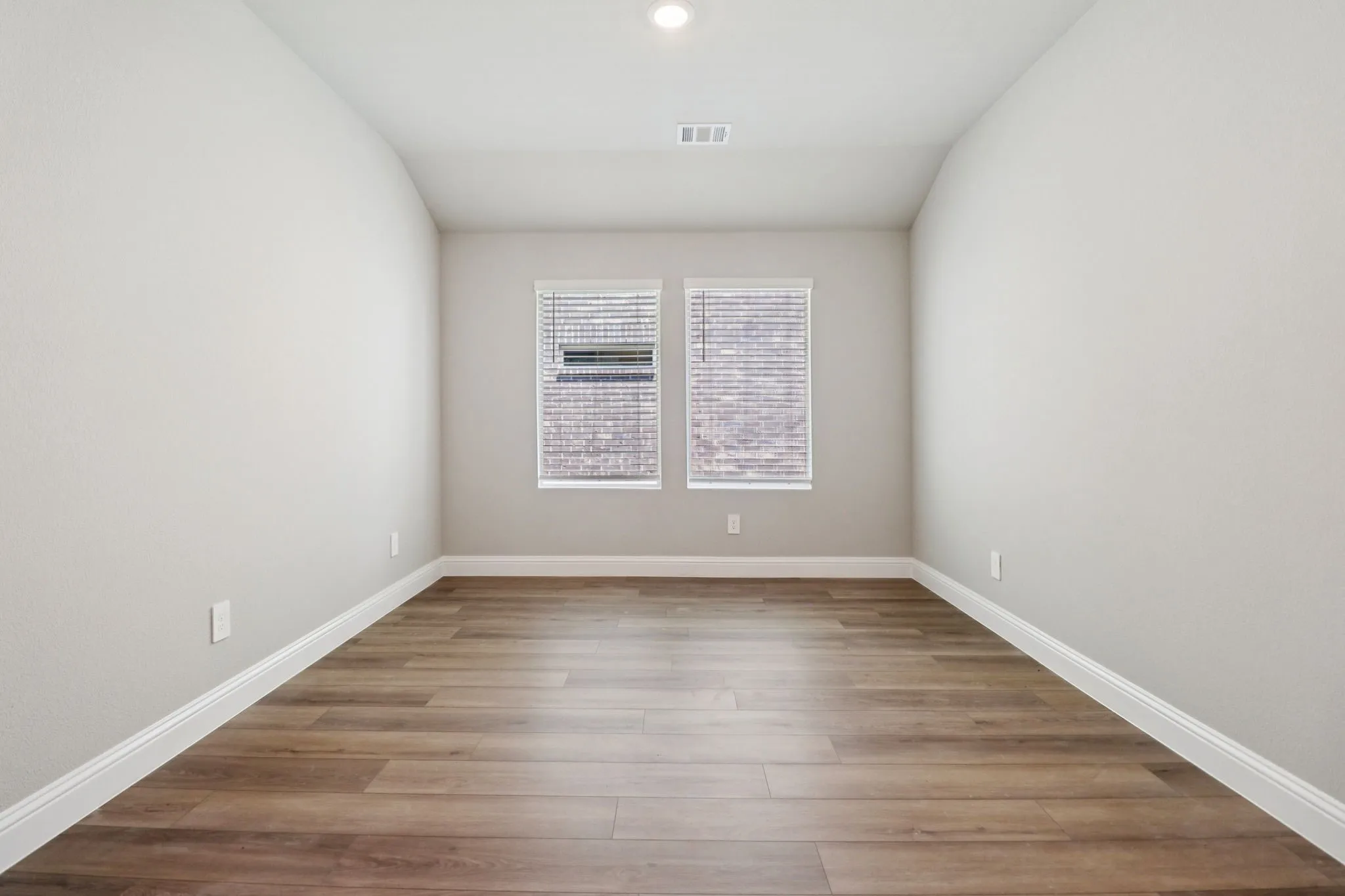  Photo is not of the actual home, but is an inspirational photo of builder’s model home and may depict options, furnishings, and/or decorator features that are not included.
