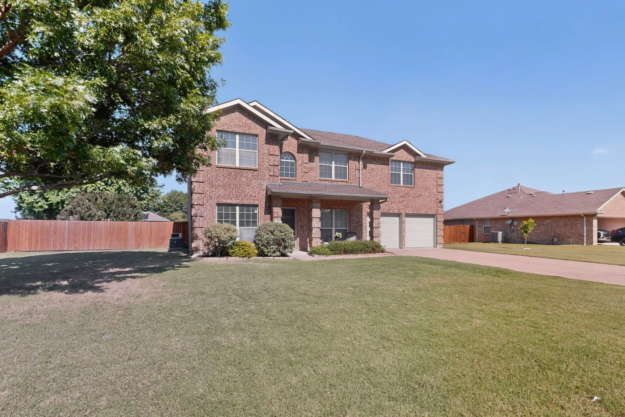 Single Family Residence For Sale in Rockwall County , 2837 Cobblestone Drive, Rockwall, Texas 75087, 4 Bedrooms, 3 Bathrooms, 2 Garage spaces, 2,846 Sqft, built in 2004, Price $455,000, mls#21287918, Real Estate Agent in Rockwall, Homes For Sale in Rockwall county, Homes For Sale in Rockwall, Realtor in Rockwall Texas, Real Estate Brokerage Independent Realty Texas, Luminita Cordes Realtor