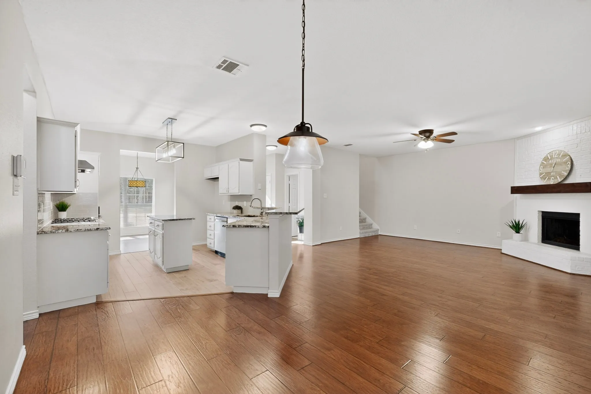 Single Family Residence For Sale in Rockwall County , 2837 Cobblestone Drive, Rockwall, Texas 75087, 4 Bedrooms, 3 Bathrooms, 2 Garage spaces, 2,846 Sqft, built in 2004, Price $455,000, mls#21287918, Real Estate Agent in Rockwall, Homes For Sale in Rockwall county, Homes For Sale in Rockwall, Realtor in Rockwall Texas, Real Estate Brokerage Independent Realty Texas, Luminita Cordes Realtor