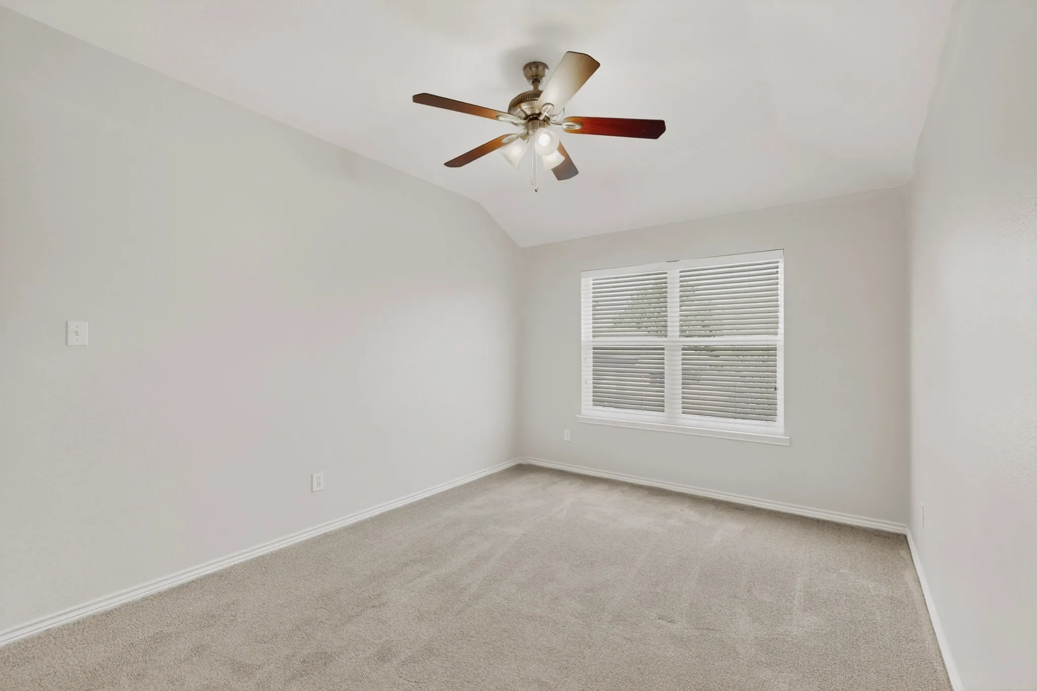 Single Family Residence For Sale in Rockwall County , 2837 Cobblestone Drive, Rockwall, Texas 75087, 4 Bedrooms, 3 Bathrooms, 2 Garage spaces, 2,846 Sqft, built in 2004, Price $455,000, mls#21287918, Real Estate Agent in Rockwall, Homes For Sale in Rockwall county, Homes For Sale in Rockwall, Realtor in Rockwall Texas, Real Estate Brokerage Independent Realty Texas, Luminita Cordes Realtor