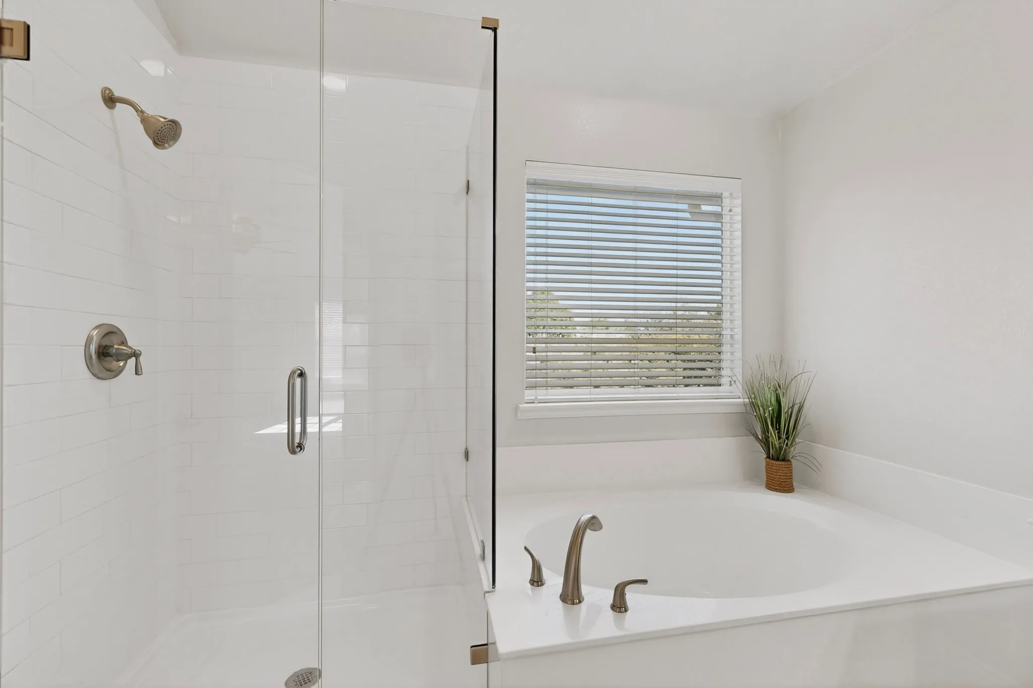 Single Family Residence For Sale in Rockwall County , 2837 Cobblestone Drive, Rockwall, Texas 75087, 4 Bedrooms, 3 Bathrooms, 2 Garage spaces, 2,846 Sqft, built in 2004, Price $455,000, mls#21287918, Real Estate Agent in Rockwall, Homes For Sale in Rockwall county, Homes For Sale in Rockwall, Realtor in Rockwall Texas, Real Estate Brokerage Independent Realty Texas, Luminita Cordes Realtor