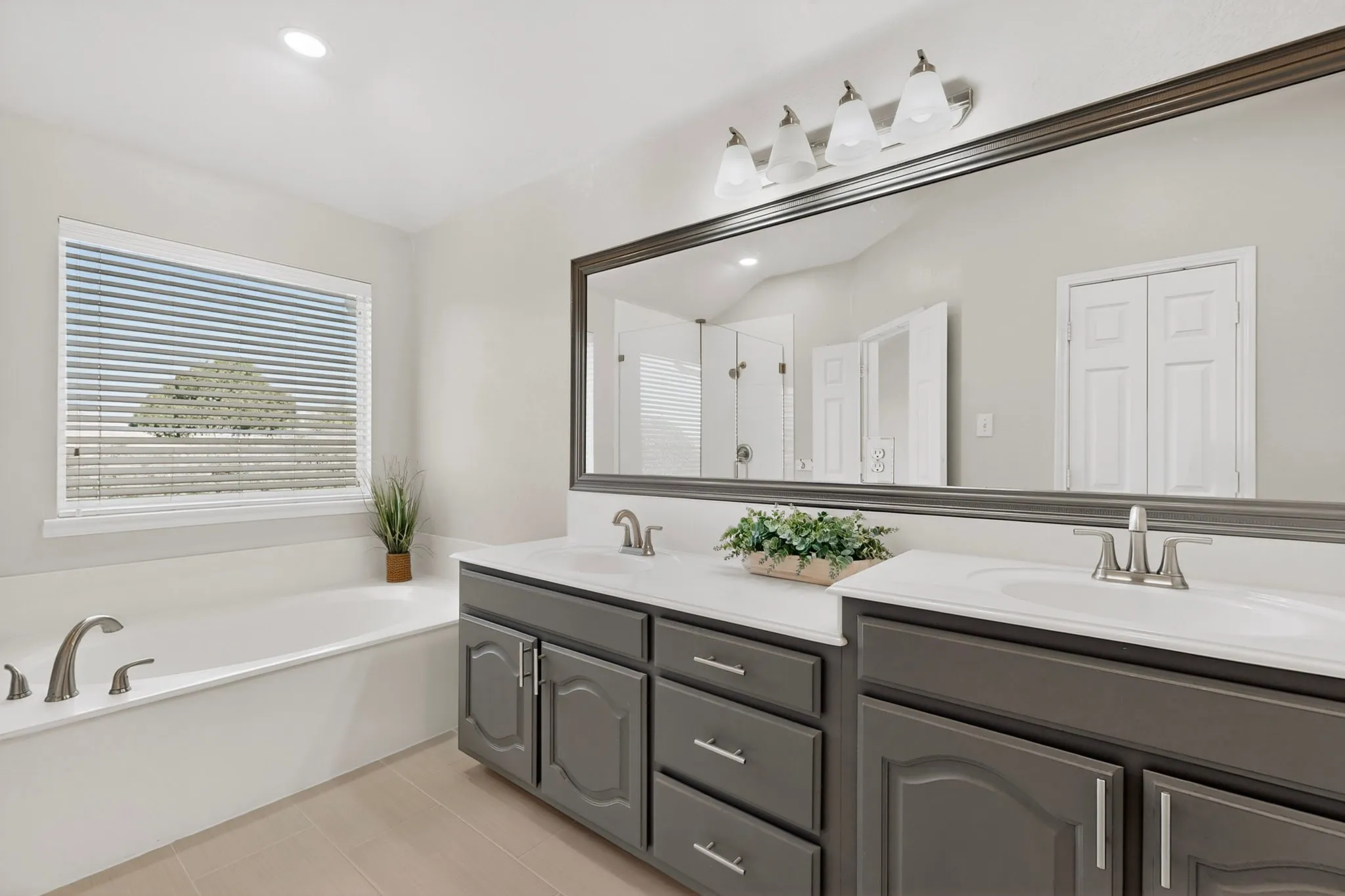 Single Family Residence For Sale in Rockwall County , 2837 Cobblestone Drive, Rockwall, Texas 75087, 4 Bedrooms, 3 Bathrooms, 2 Garage spaces, 2,846 Sqft, built in 2004, Price $455,000, mls#21287918, Real Estate Agent in Rockwall, Homes For Sale in Rockwall county, Homes For Sale in Rockwall, Realtor in Rockwall Texas, Real Estate Brokerage Independent Realty Texas, Luminita Cordes Realtor