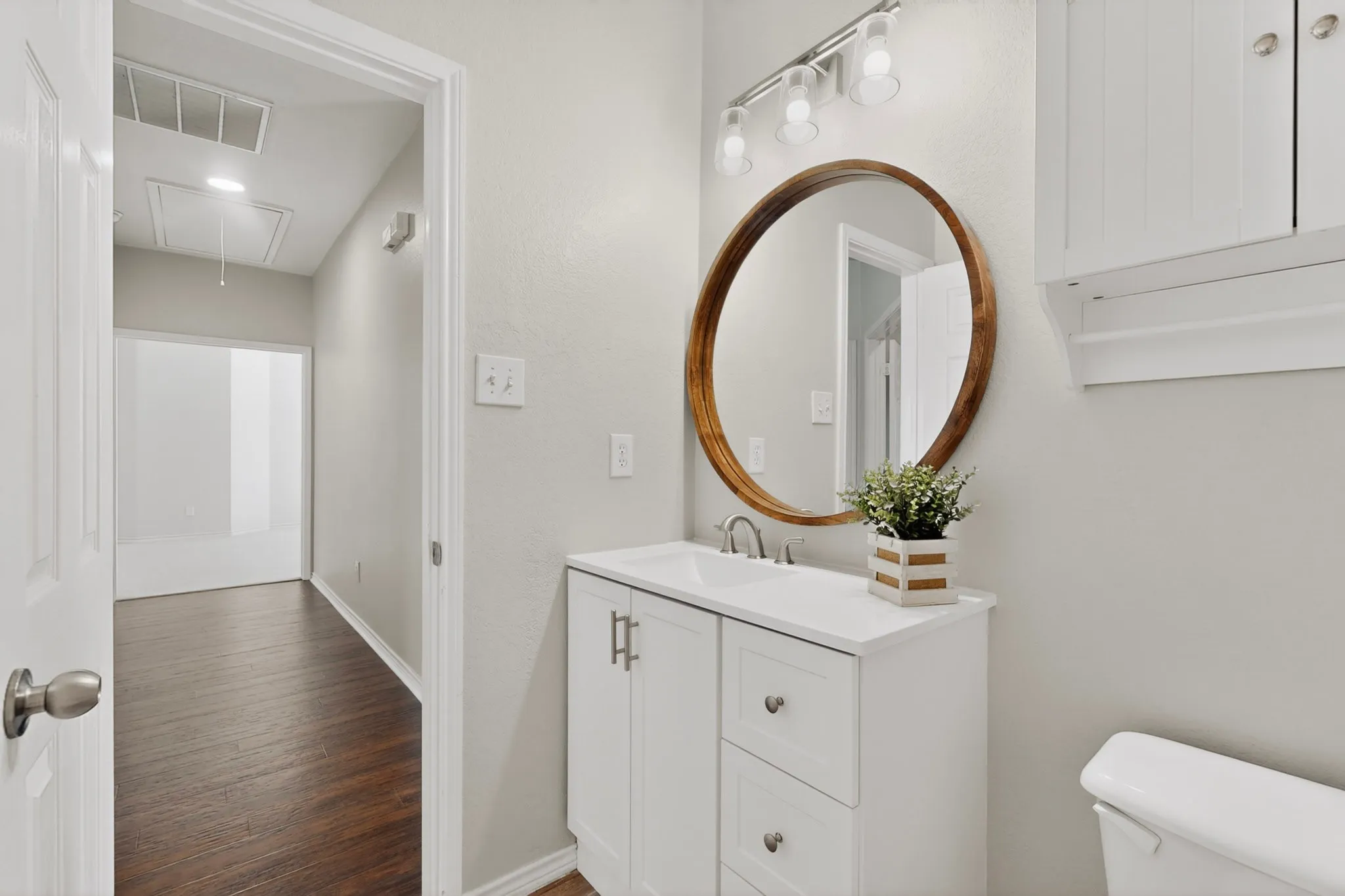 Single Family Residence For Sale in Rockwall County , 2837 Cobblestone Drive, Rockwall, Texas 75087, 4 Bedrooms, 3 Bathrooms, 2 Garage spaces, 2,846 Sqft, built in 2004, Price $455,000, mls#21287918, Real Estate Agent in Rockwall, Homes For Sale in Rockwall county, Homes For Sale in Rockwall, Realtor in Rockwall Texas, Real Estate Brokerage Independent Realty Texas, Luminita Cordes Realtor