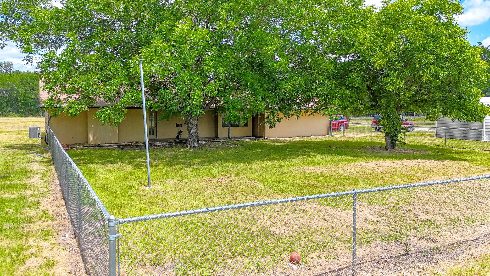Single Family Residence For Sale in Navarro County , 955 Fm 667, Purdon, Texas 76679, 3 Bedroom, 2 Bathroom, 2 Garage spaces, 1,674 Sqft, built in 1979, mls#21291997, Real Estate Agent in Purdon, Homes For Sale in Navarro county, Homes For Sale in Purdon, Realtor in Purdon Texas, Real Estate Brokerage Independent Realty Texas, Luminita Cordes Realtor