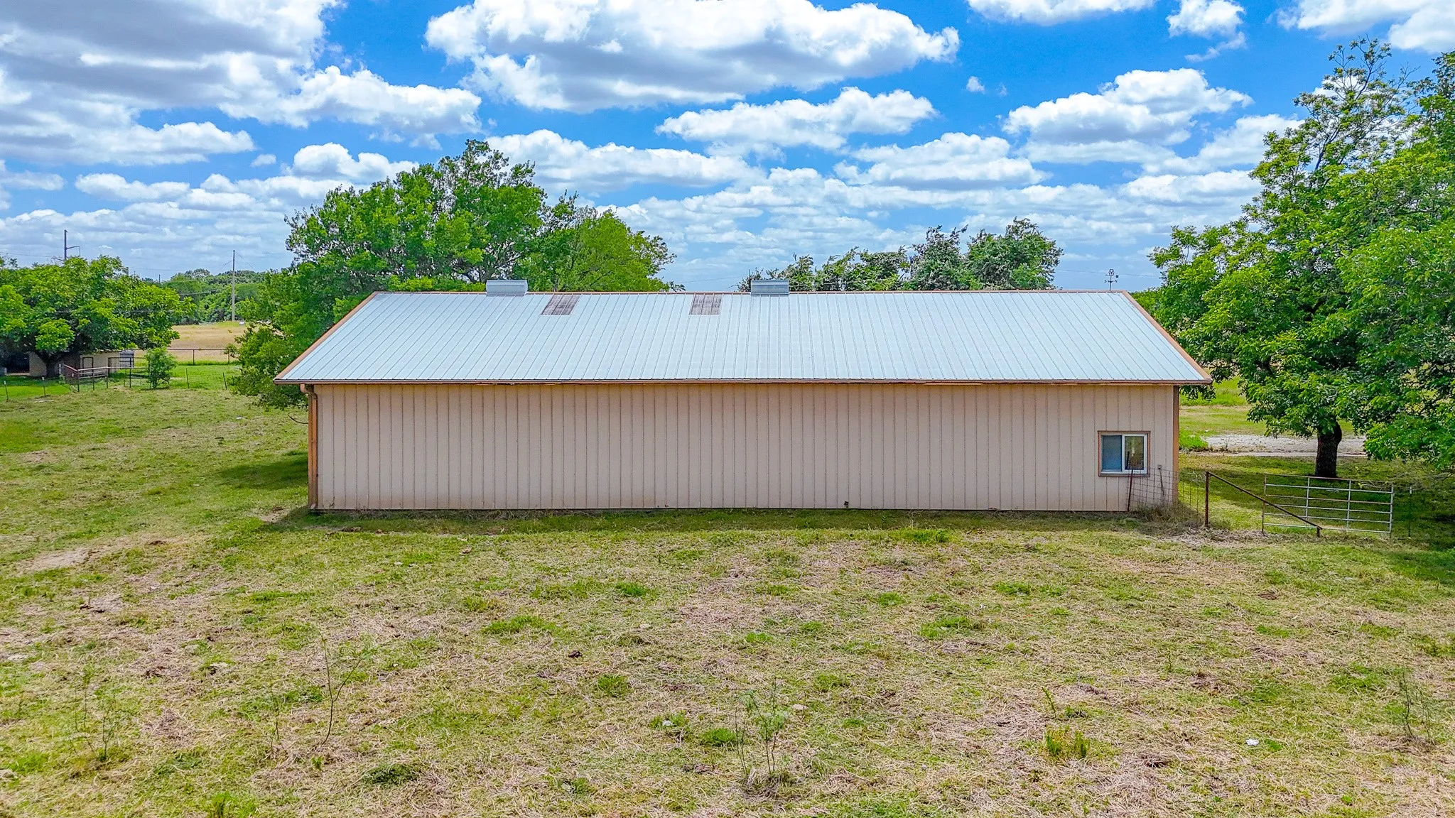 Single Family Residence For Sale in Navarro County , 955 Fm 667, Purdon, Texas 76679, 3 Bedroom, 2 Bathroom, 2 Garage spaces, 1,674 Sqft, built in 1979, mls#21291997, Real Estate Agent in Purdon, Homes For Sale in Navarro county, Homes For Sale in Purdon, Realtor in Purdon Texas, Real Estate Brokerage Independent Realty Texas, Luminita Cordes Realtor