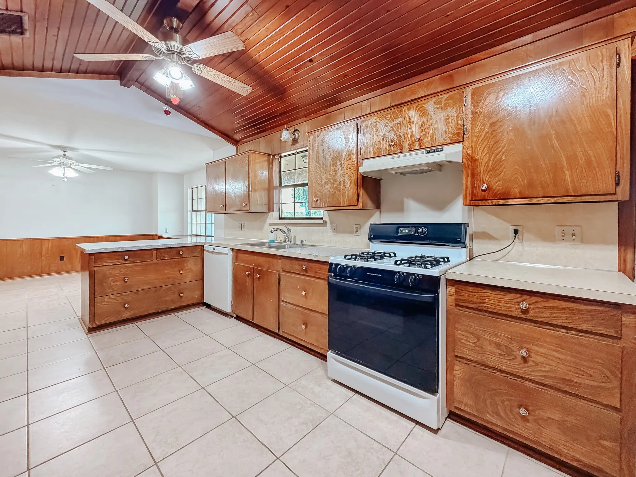 Single Family Residence For Sale in Navarro County , 955 Fm 667, Purdon, Texas 76679, 3 Bedroom, 2 Bathroom, 2 Garage spaces, 1,674 Sqft, built in 1979, mls#21291997, Real Estate Agent in Purdon, Homes For Sale in Navarro county, Homes For Sale in Purdon, Realtor in Purdon Texas, Real Estate Brokerage Independent Realty Texas, Luminita Cordes Realtor