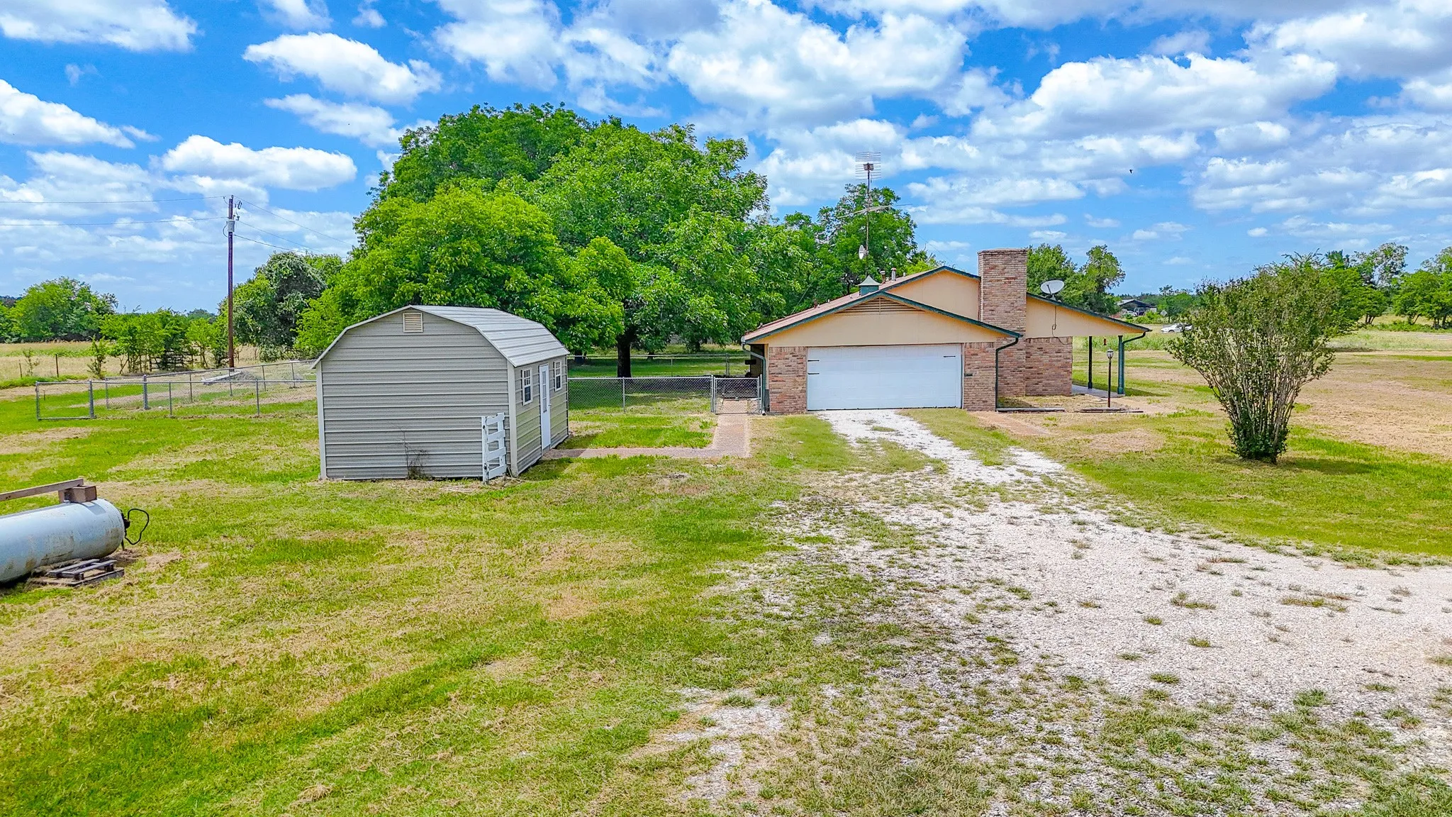 Single Family Residence For Sale in Navarro County , 955 Fm 667, Purdon, Texas 76679, 3 Bedroom, 2 Bathroom, 2 Garage spaces, 1,674 Sqft, built in 1979, mls#21291997, Real Estate Agent in Purdon, Homes For Sale in Navarro county, Homes For Sale in Purdon, Realtor in Purdon Texas, Real Estate Brokerage Independent Realty Texas, Luminita Cordes Realtor