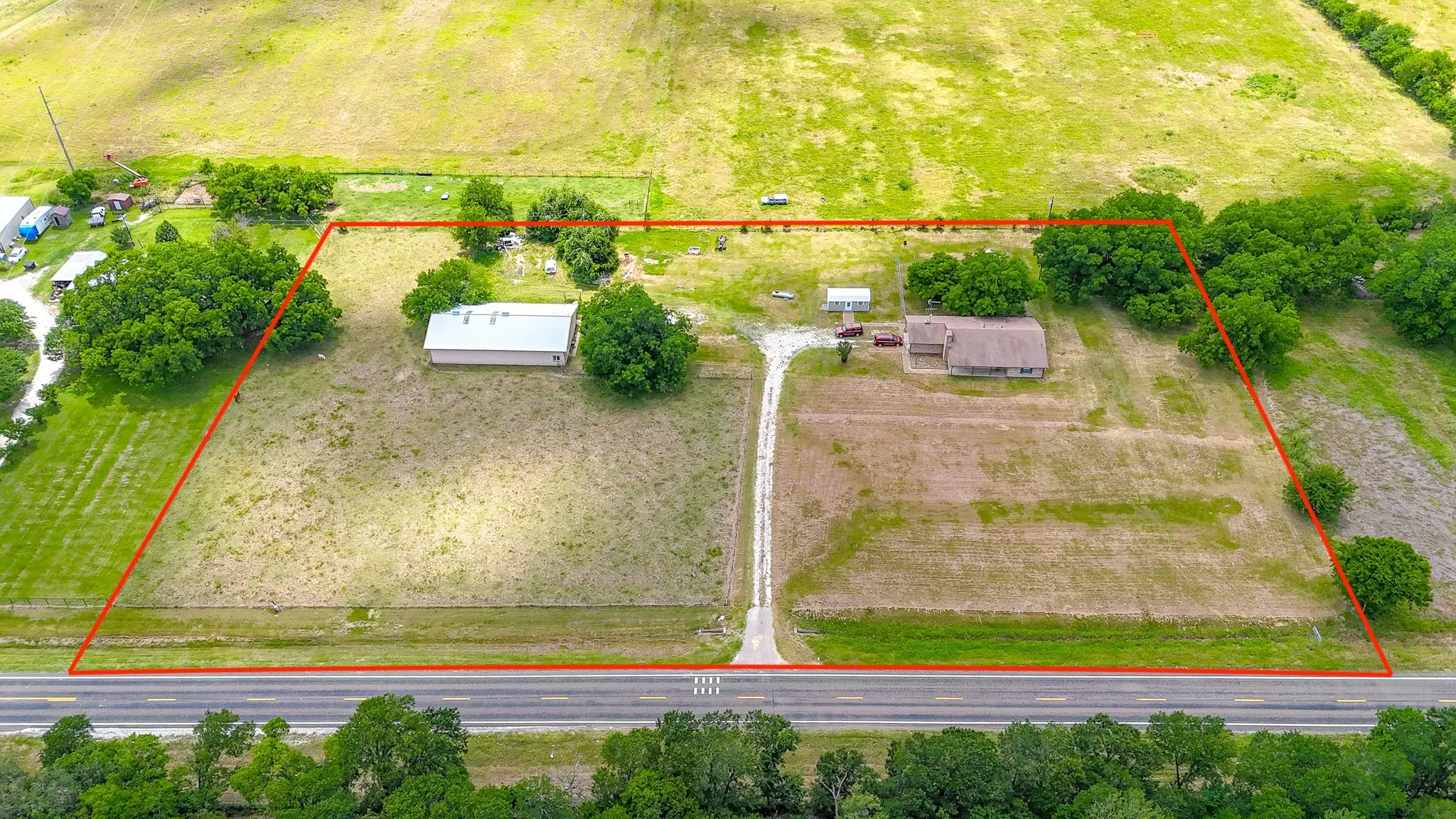 Single Family Residence For Sale in Navarro County , 955 Fm 667, Purdon, Texas 76679, 3 Bedroom, 2 Bathroom, 2 Garage spaces, 1,674 Sqft, built in 1979, mls#21291997, Real Estate Agent in Purdon, Homes For Sale in Navarro county, Homes For Sale in Purdon, Realtor in Purdon Texas, Real Estate Brokerage Independent Realty Texas, Luminita Cordes Realtor