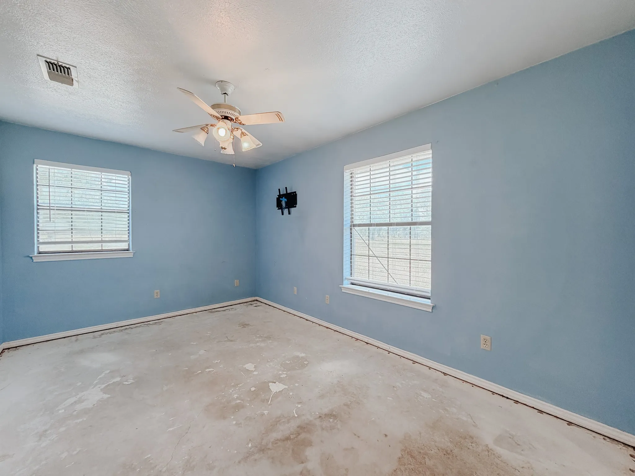 Single Family Residence For Sale in Navarro County , 955 Fm 667, Purdon, Texas 76679, 3 Bedroom, 2 Bathroom, 2 Garage spaces, 1,674 Sqft, built in 1979, mls#21291997, Real Estate Agent in Purdon, Homes For Sale in Navarro county, Homes For Sale in Purdon, Realtor in Purdon Texas, Real Estate Brokerage Independent Realty Texas, Luminita Cordes Realtor