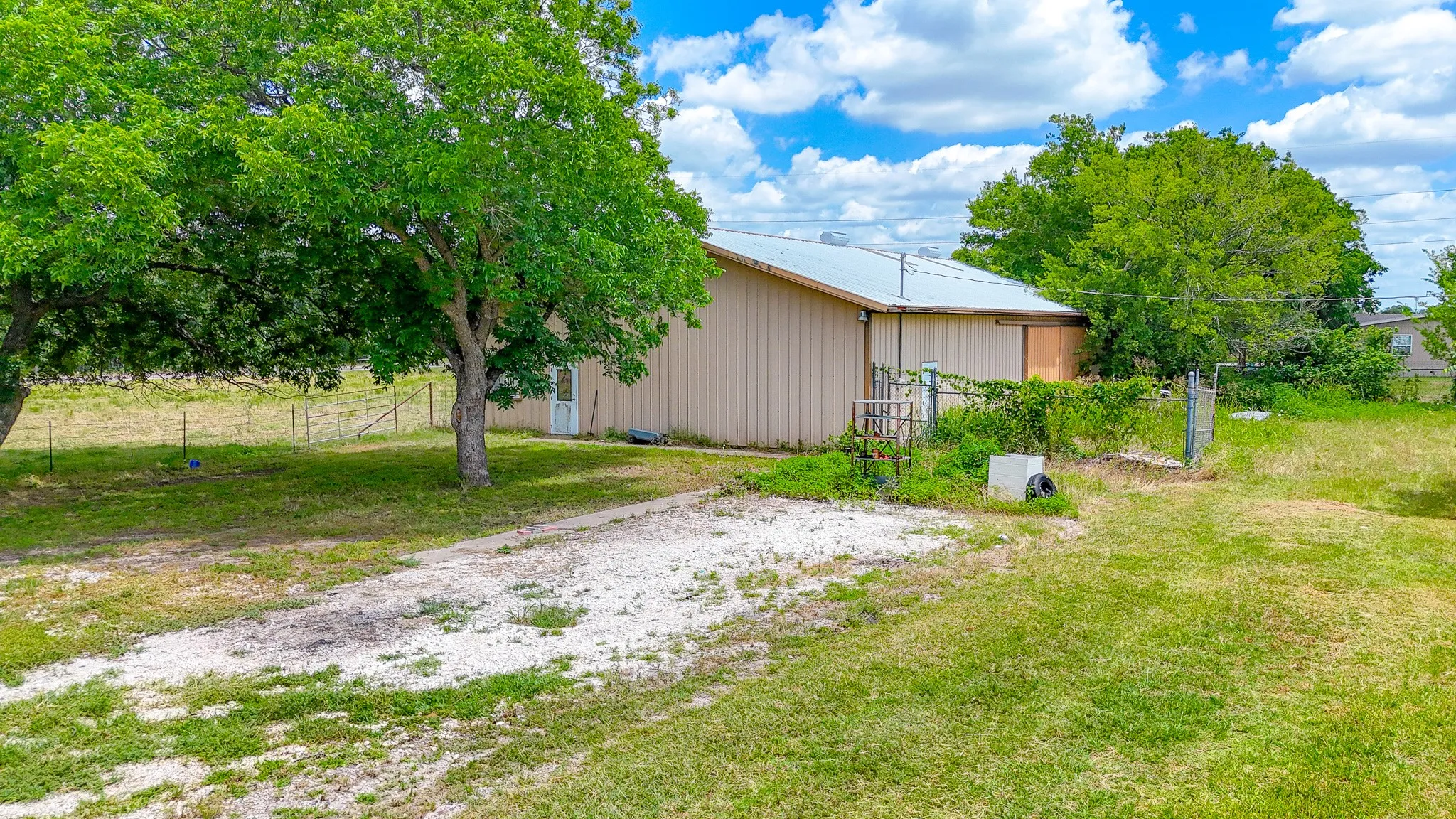 Single Family Residence For Sale in Navarro County , 955 Fm 667, Purdon, Texas 76679, 3 Bedroom, 2 Bathroom, 2 Garage spaces, 1,674 Sqft, built in 1979, mls#21291997, Real Estate Agent in Purdon, Homes For Sale in Navarro county, Homes For Sale in Purdon, Realtor in Purdon Texas, Real Estate Brokerage Independent Realty Texas, Luminita Cordes Realtor