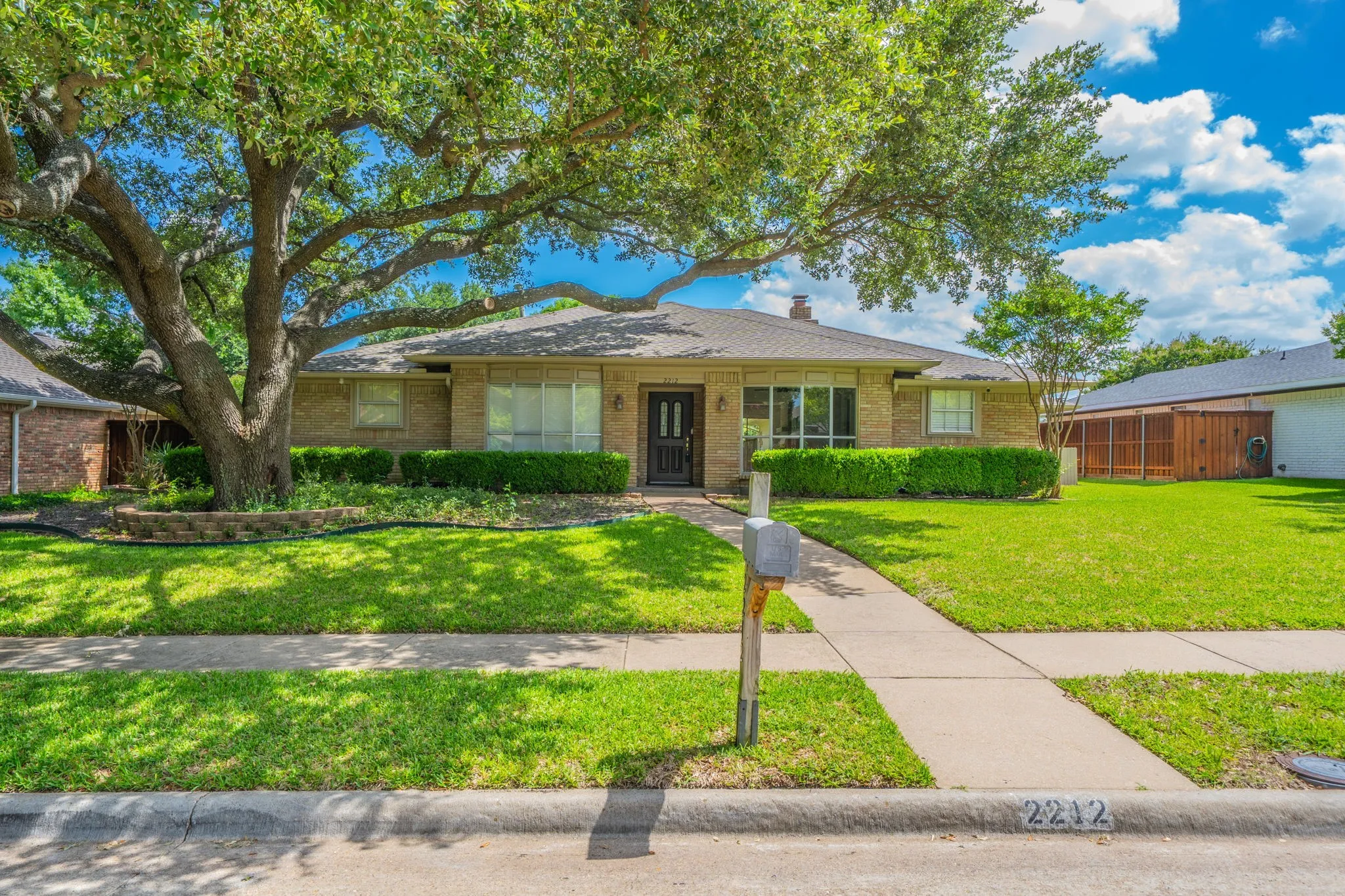 Single Family Residence For Sale in Collin County , 2212 Vickers Drive, Plano, Texas 75075, 3 Bedroom, 3 Bathroom, 2 Garage spaces, 2,140 Sqft, built in 1978, mls#21287864, Real Estate Agent in Plano, Homes For Sale in Collin county, Homes For Sale in Plano, Realtor in Plano Texas, Real Estate Brokerage Independent Realty Texas, Luminita Cordes Realtor