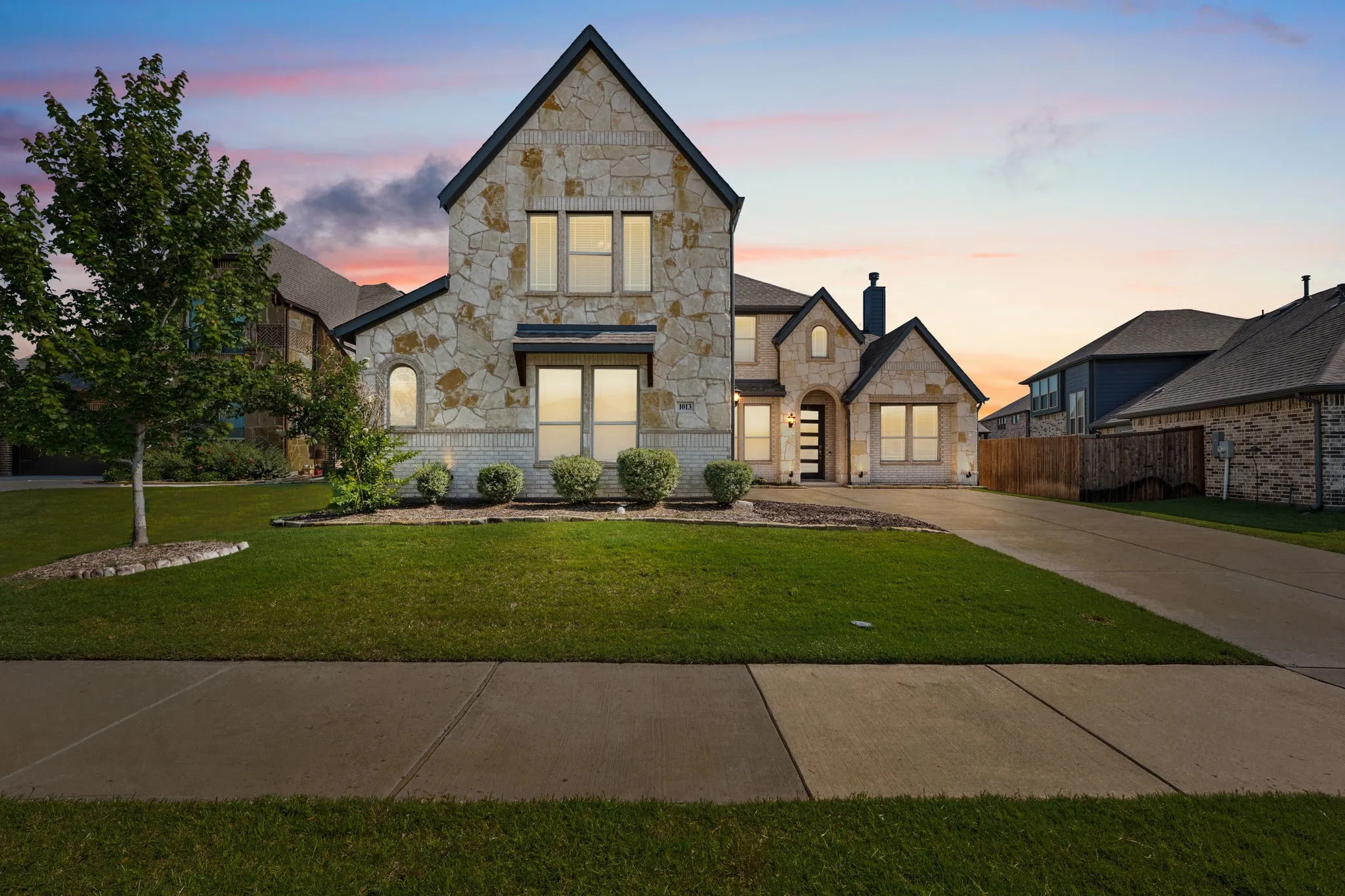 Single Family Residence For Sale in Denton County , 1013 Firecracker Drive, Justin, Texas 76247, 5 Bedroom, 5 Bathroom, 2 Garage spaces, 3,581 Sqft, built in 2023, mls#21292064, Real Estate Agent in Justin, Homes For Sale in Denton county, Homes For Sale in Justin, Realtor in Justin Texas, Real Estate Brokerage Independent Realty Texas, Luminita Cordes Realtor