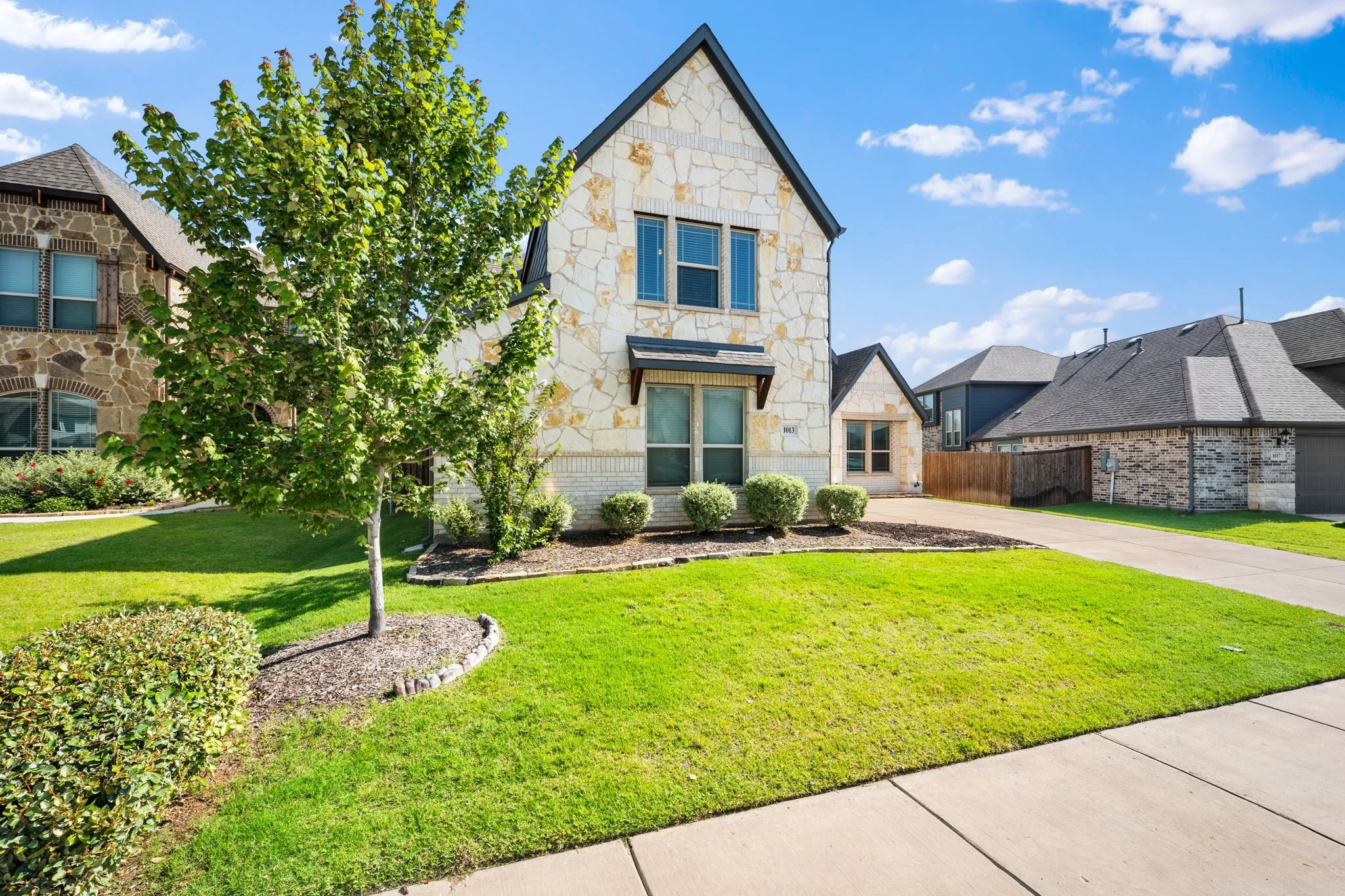 Single Family Residence For Sale in Denton County , 1013 Firecracker Drive, Justin, Texas 76247, 5 Bedroom, 5 Bathroom, 2 Garage spaces, 3,581 Sqft, built in 2023, mls#21292064, Real Estate Agent in Justin, Homes For Sale in Denton county, Homes For Sale in Justin, Realtor in Justin Texas, Real Estate Brokerage Independent Realty Texas, Luminita Cordes Realtor