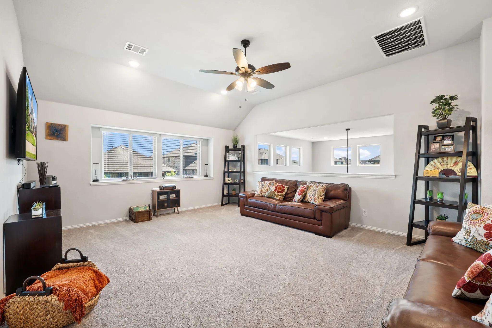 Single Family Residence For Sale in Denton County , 1013 Firecracker Drive, Justin, Texas 76247, 5 Bedroom, 5 Bathroom, 2 Garage spaces, 3,581 Sqft, built in 2023, mls#21292064, Real Estate Agent in Justin, Homes For Sale in Denton county, Homes For Sale in Justin, Realtor in Justin Texas, Real Estate Brokerage Independent Realty Texas, Luminita Cordes Realtor