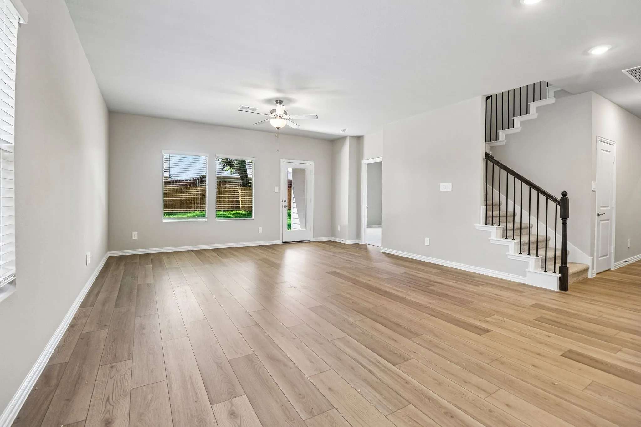  Photo is not of the actual home, but is an inspirational photo of builder’s model home and may depict options, furnishings, and/or decorator features that are not included.
