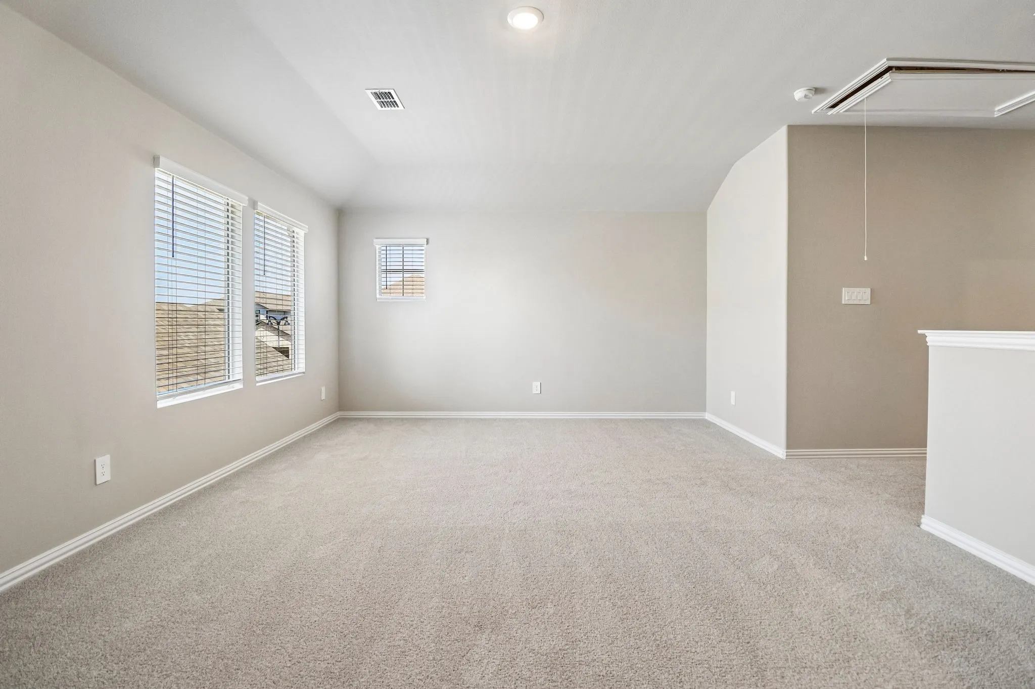  Photo is not of the actual home, but is an inspirational photo of builder’s model home and may depict options, furnishings, and/or decorator features that are not included.
