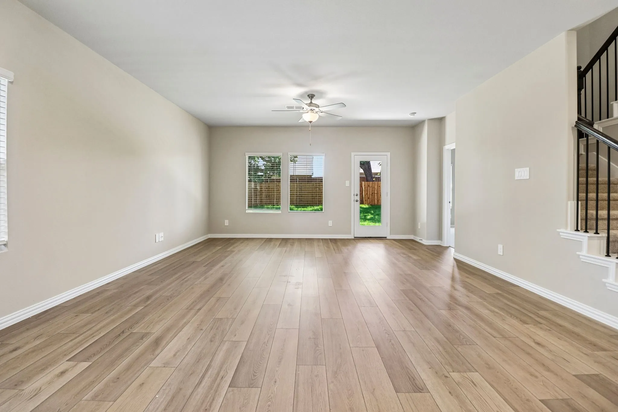  Photo is not of the actual home, but is an inspirational photo of builder’s model home and may depict options, furnishings, and/or decorator features that are not included.
