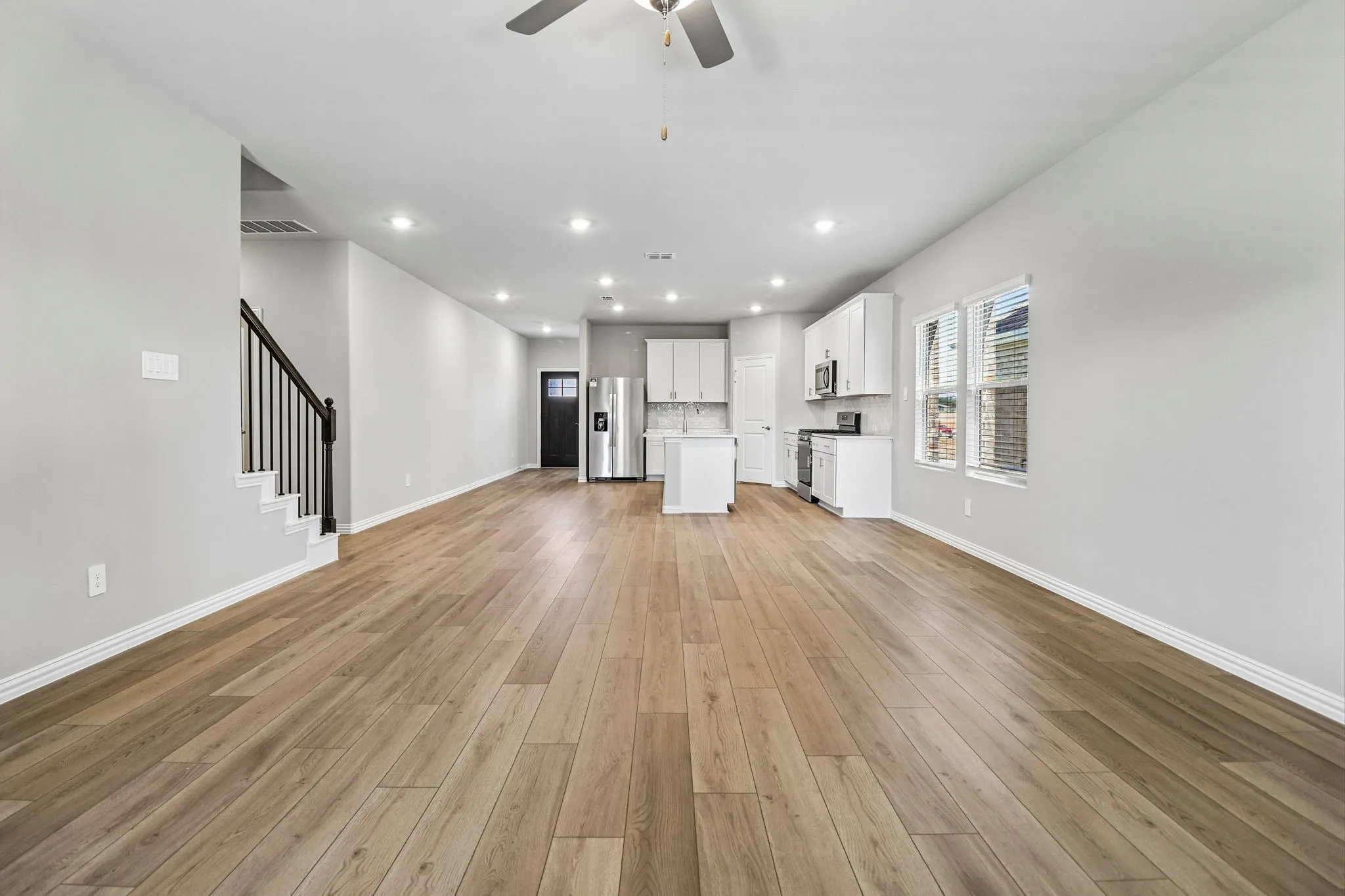 Photo is not of the actual home, but is an inspirational photo of builder’s model home and may depict options, furnishings, and/or decorator features that are not included.
