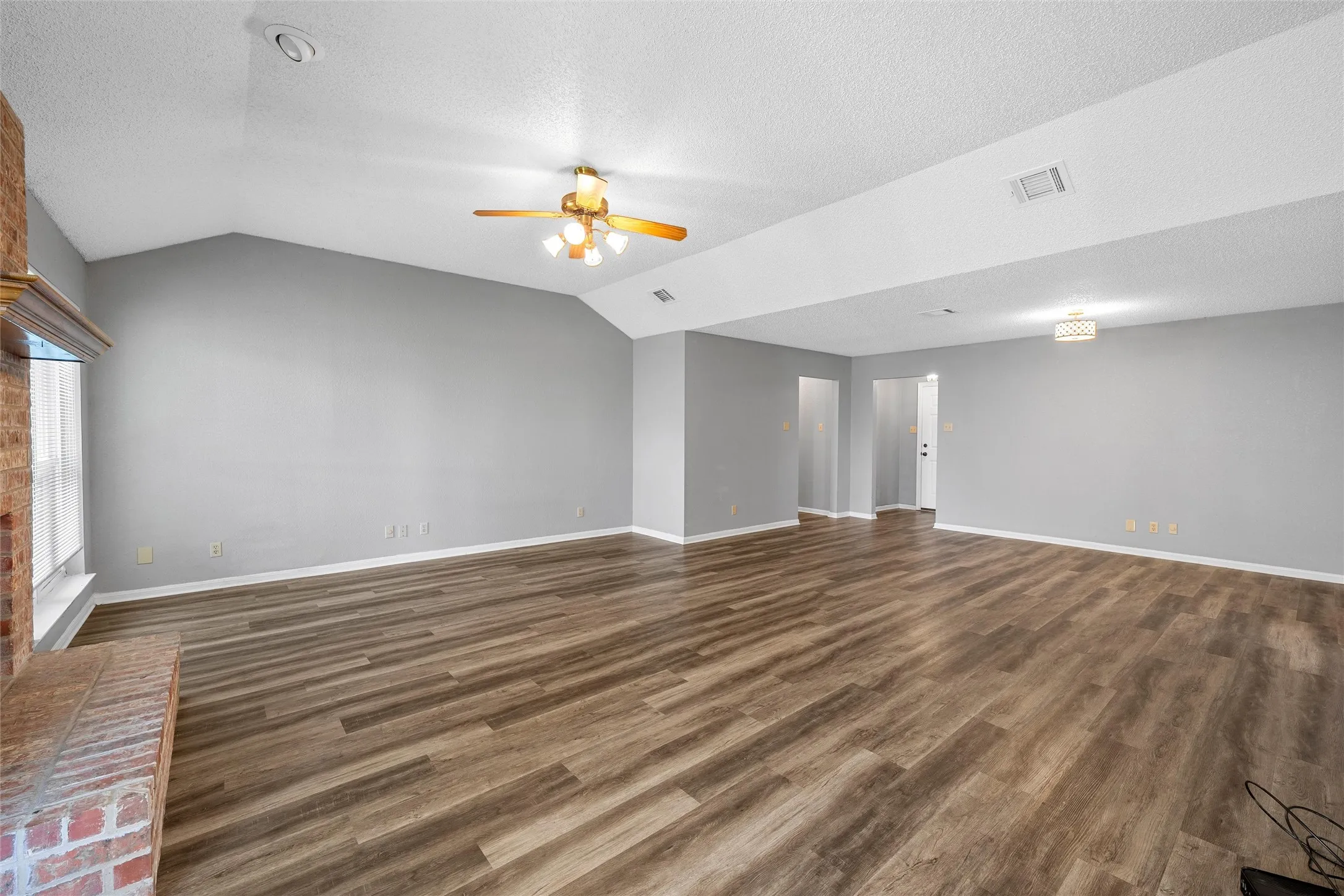 Single Family Residence For Sale in Mc Lennan County , 316 Evergreen Court, Hewitt, Texas 76643, 3 Bedroom, 2 Bathroom, 2 Garage spaces, 1,692 Sqft, built in 1992, mls#21287195, Real Estate Agent in Hewitt, Homes For Sale in Mc Lennan county, Homes For Sale in Hewitt, Realtor in Hewitt Texas, Real Estate Brokerage Independent Realty Texas, Luminita Cordes Realtor