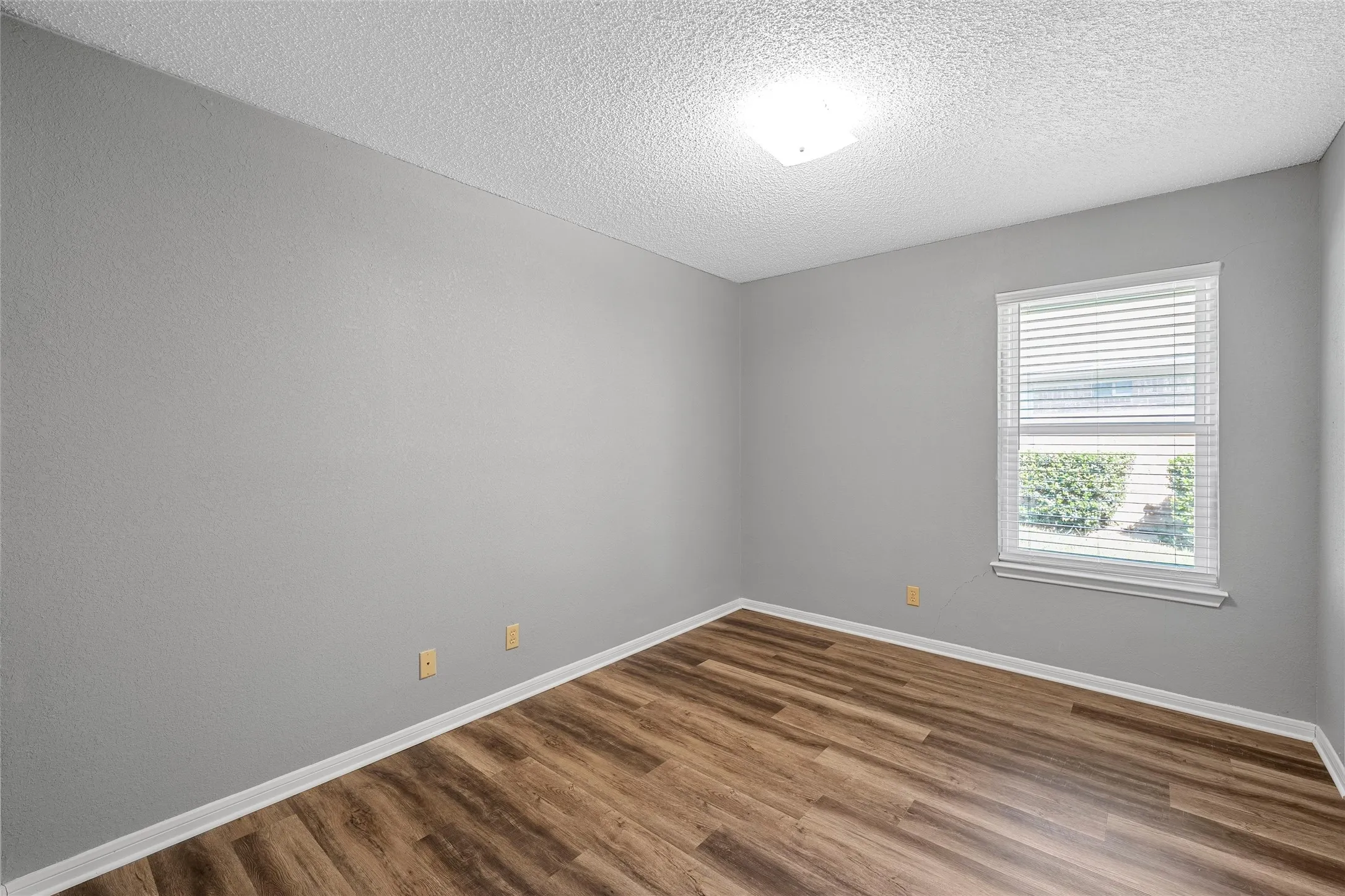 Single Family Residence For Sale in Mc Lennan County , 316 Evergreen Court, Hewitt, Texas 76643, 3 Bedroom, 2 Bathroom, 2 Garage spaces, 1,692 Sqft, built in 1992, mls#21287195, Real Estate Agent in Hewitt, Homes For Sale in Mc Lennan county, Homes For Sale in Hewitt, Realtor in Hewitt Texas, Real Estate Brokerage Independent Realty Texas, Luminita Cordes Realtor