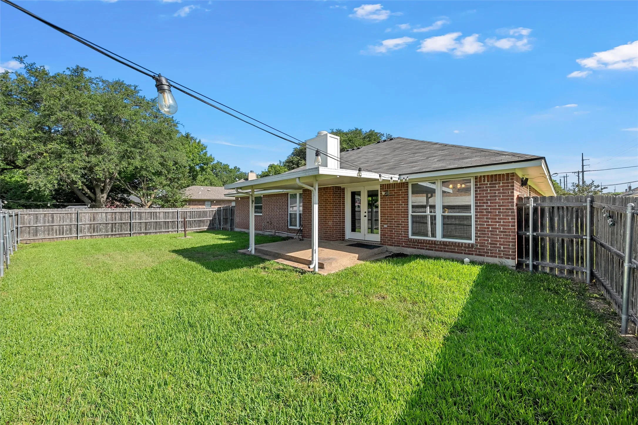 Single Family Residence For Sale in Mc Lennan County , 316 Evergreen Court, Hewitt, Texas 76643, 3 Bedroom, 2 Bathroom, 2 Garage spaces, 1,692 Sqft, built in 1992, mls#21287195, Real Estate Agent in Hewitt, Homes For Sale in Mc Lennan county, Homes For Sale in Hewitt, Realtor in Hewitt Texas, Real Estate Brokerage Independent Realty Texas, Luminita Cordes Realtor