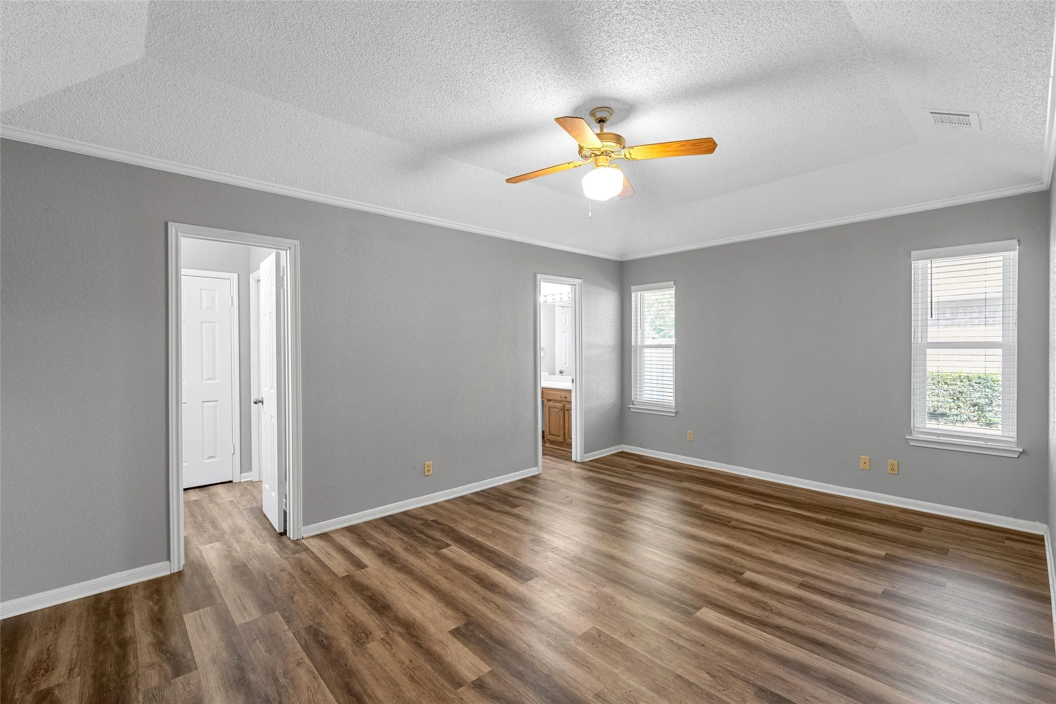 Single Family Residence For Sale in Mc Lennan County , 316 Evergreen Court, Hewitt, Texas 76643, 3 Bedroom, 2 Bathroom, 2 Garage spaces, 1,692 Sqft, built in 1992, mls#21287195, Real Estate Agent in Hewitt, Homes For Sale in Mc Lennan county, Homes For Sale in Hewitt, Realtor in Hewitt Texas, Real Estate Brokerage Independent Realty Texas, Luminita Cordes Realtor
