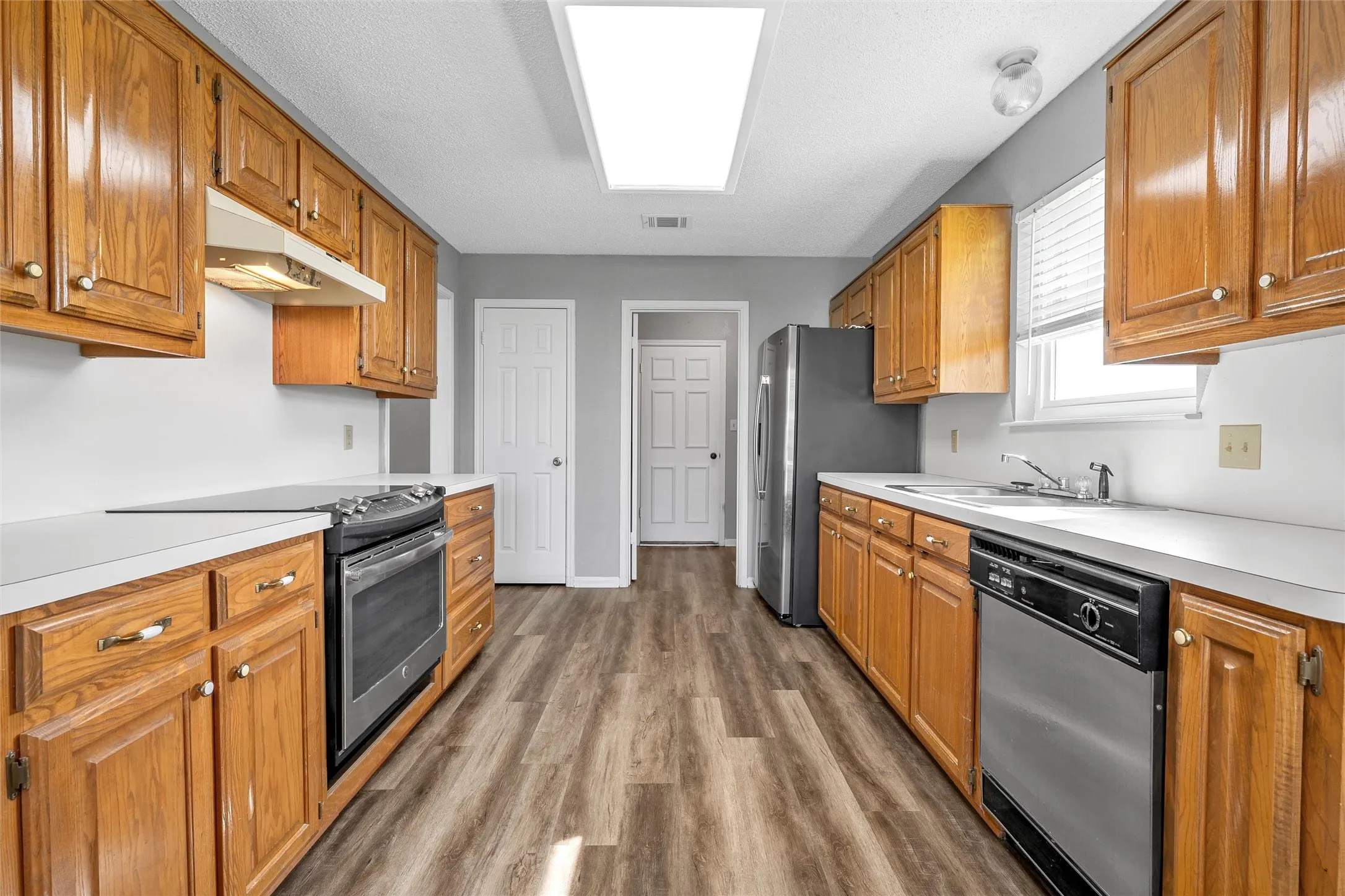 Single Family Residence For Sale in Mc Lennan County , 316 Evergreen Court, Hewitt, Texas 76643, 3 Bedroom, 2 Bathroom, 2 Garage spaces, 1,692 Sqft, built in 1992, mls#21287195, Real Estate Agent in Hewitt, Homes For Sale in Mc Lennan county, Homes For Sale in Hewitt, Realtor in Hewitt Texas, Real Estate Brokerage Independent Realty Texas, Luminita Cordes Realtor